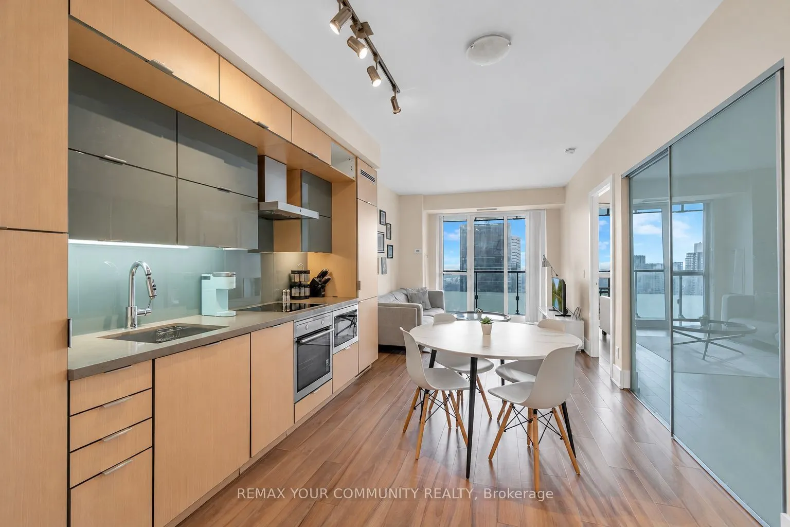 300 Front Street W #4202