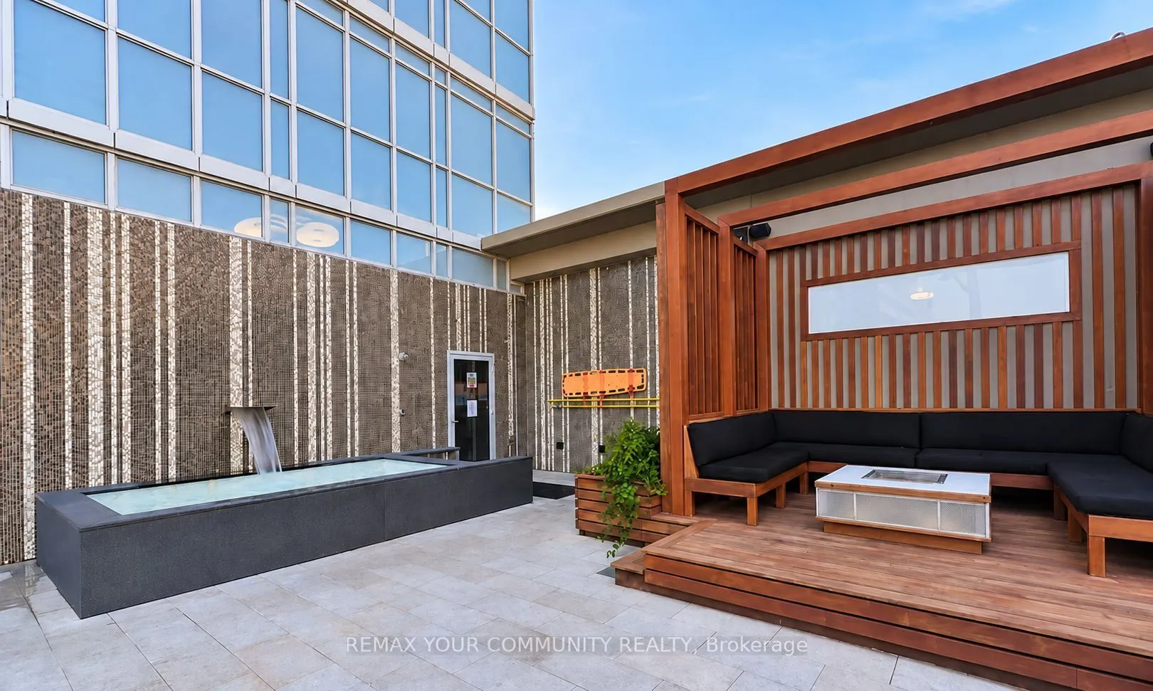 300 Front Street W #4202