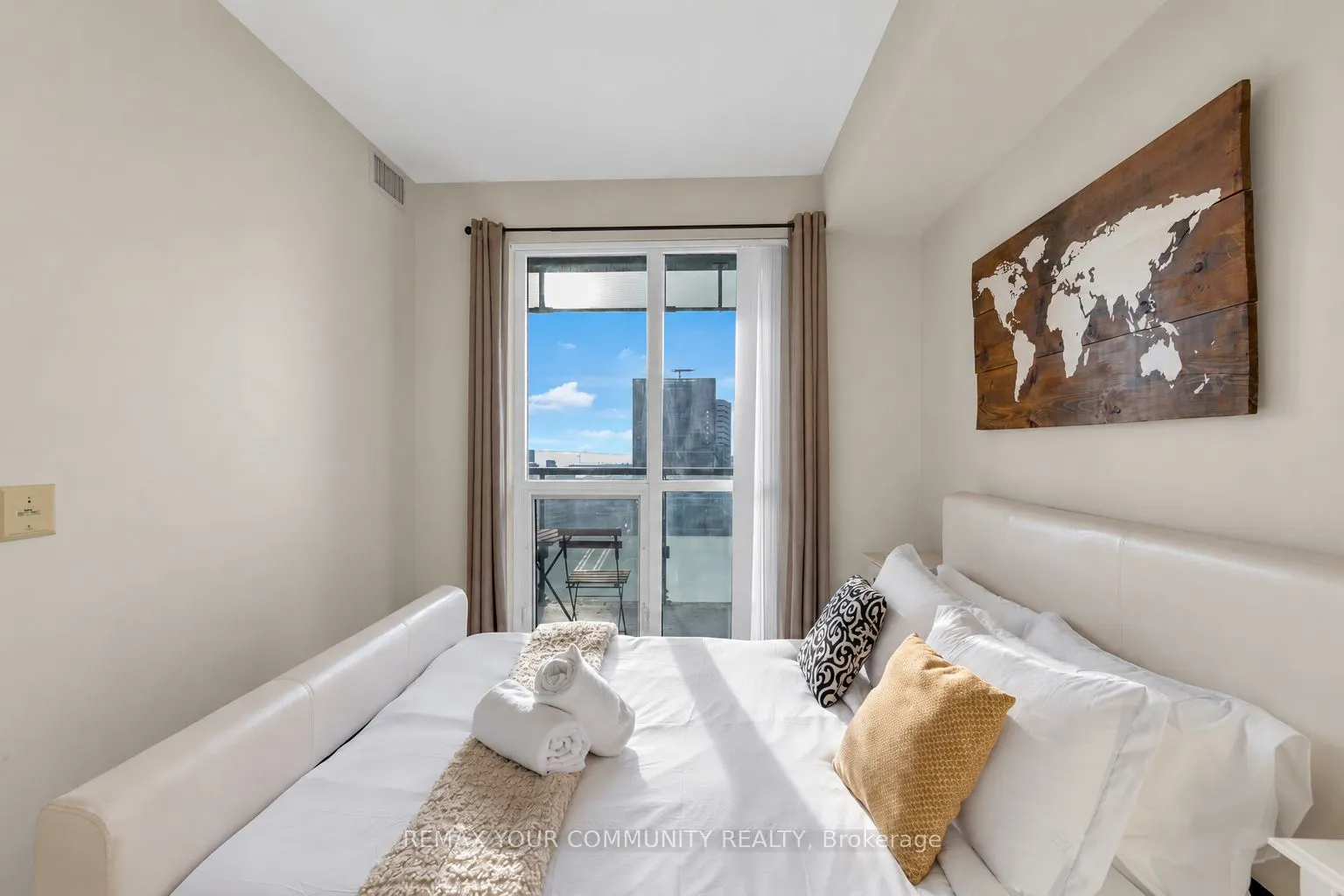 300 Front Street W #4202