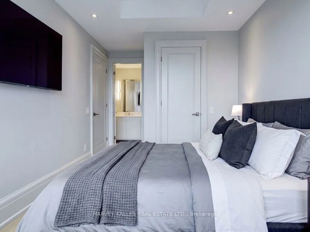 181 Davenport Road #302