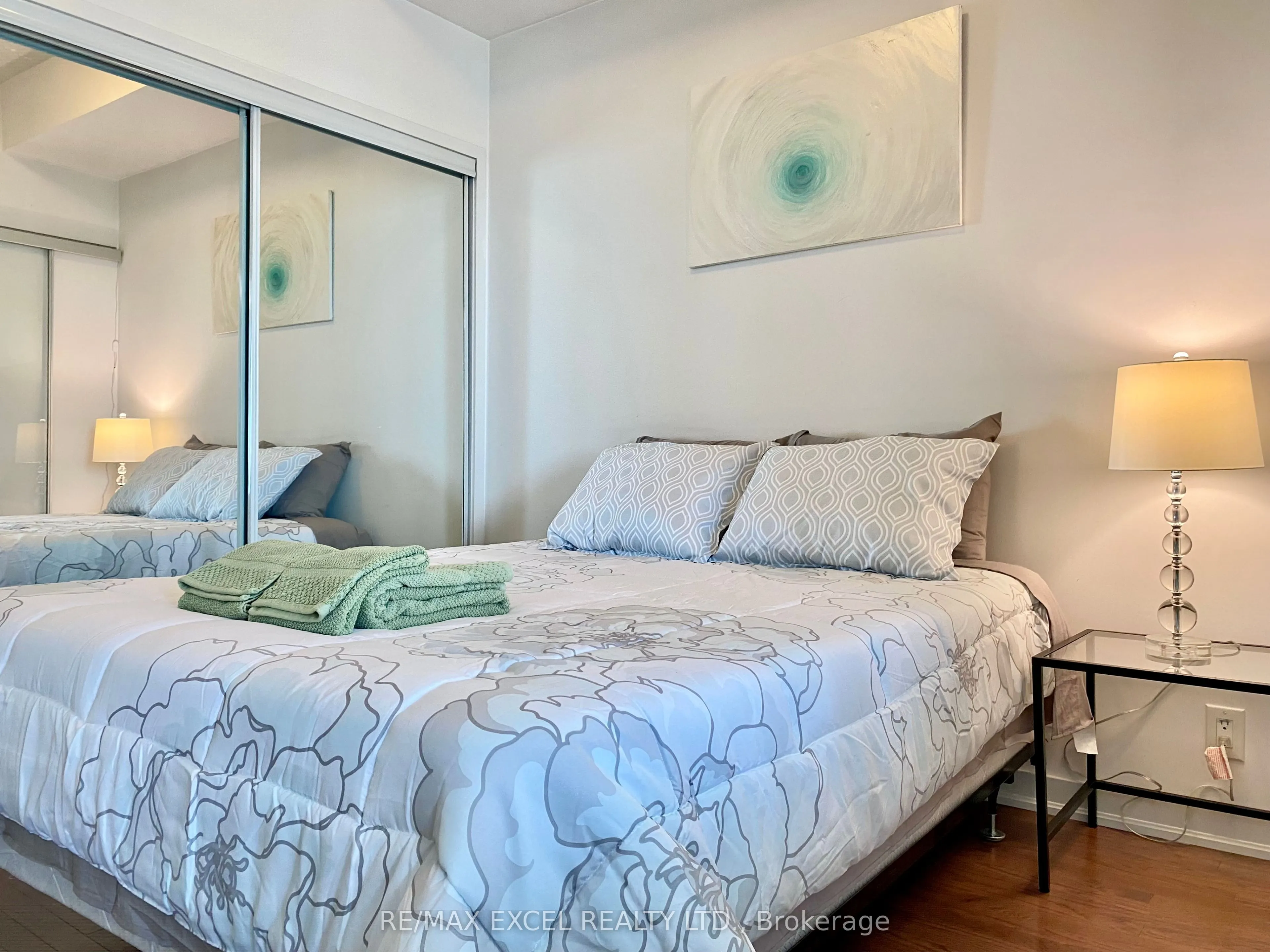 14 York Street #3704