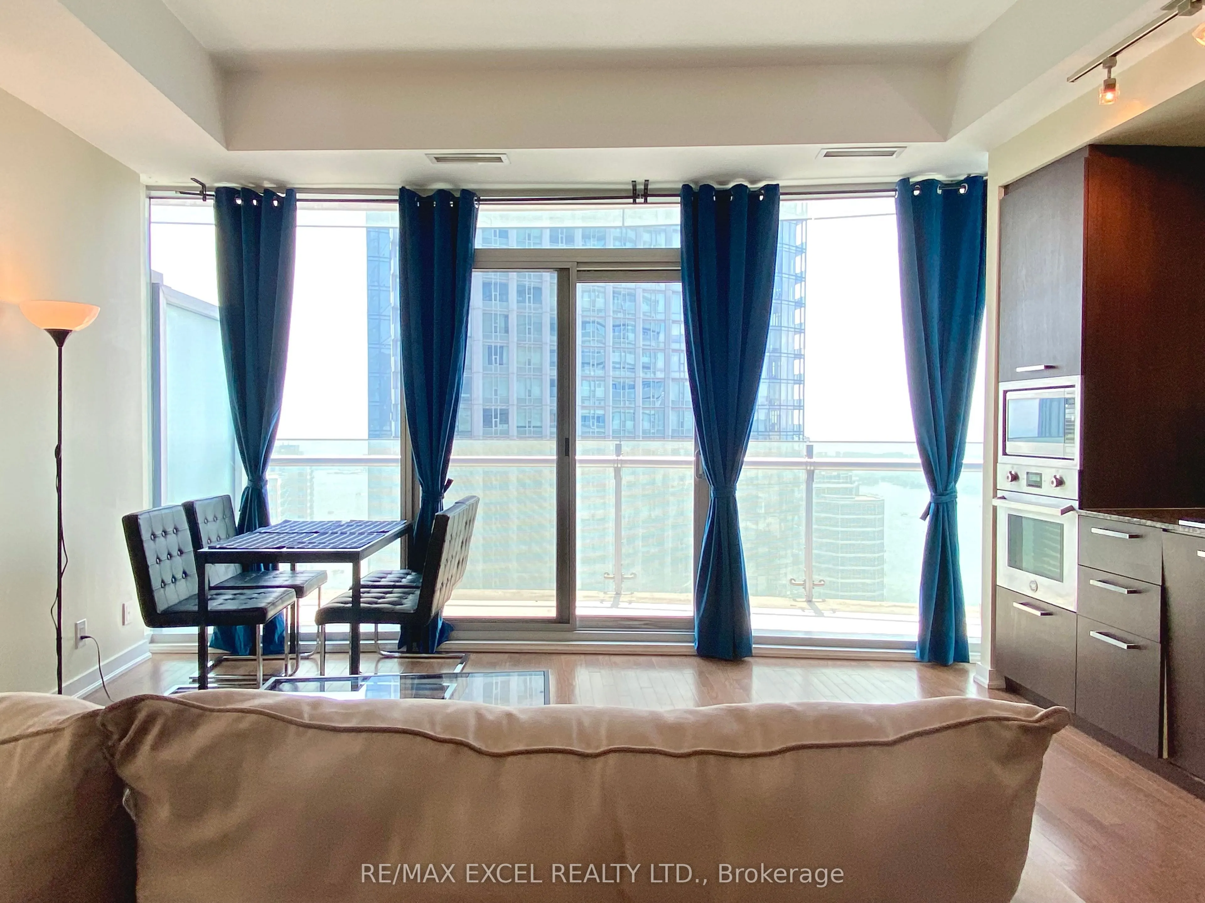 14 York Street #3704
