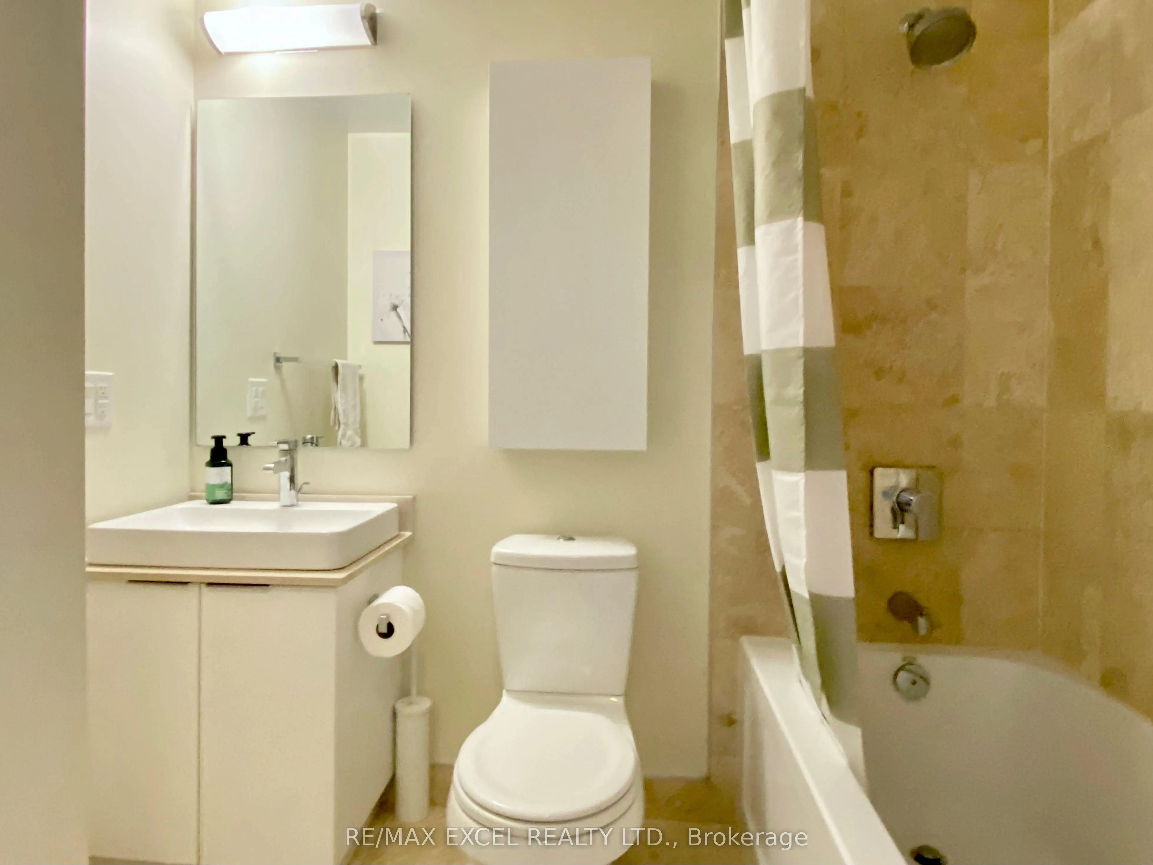14 York Street #3704