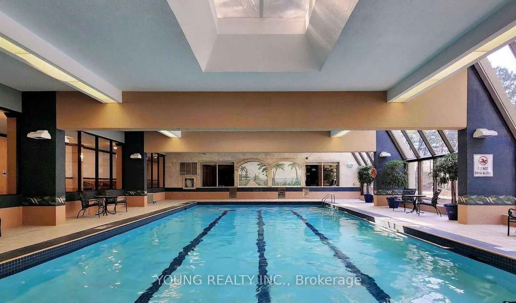 85 Skymark Drive #1001