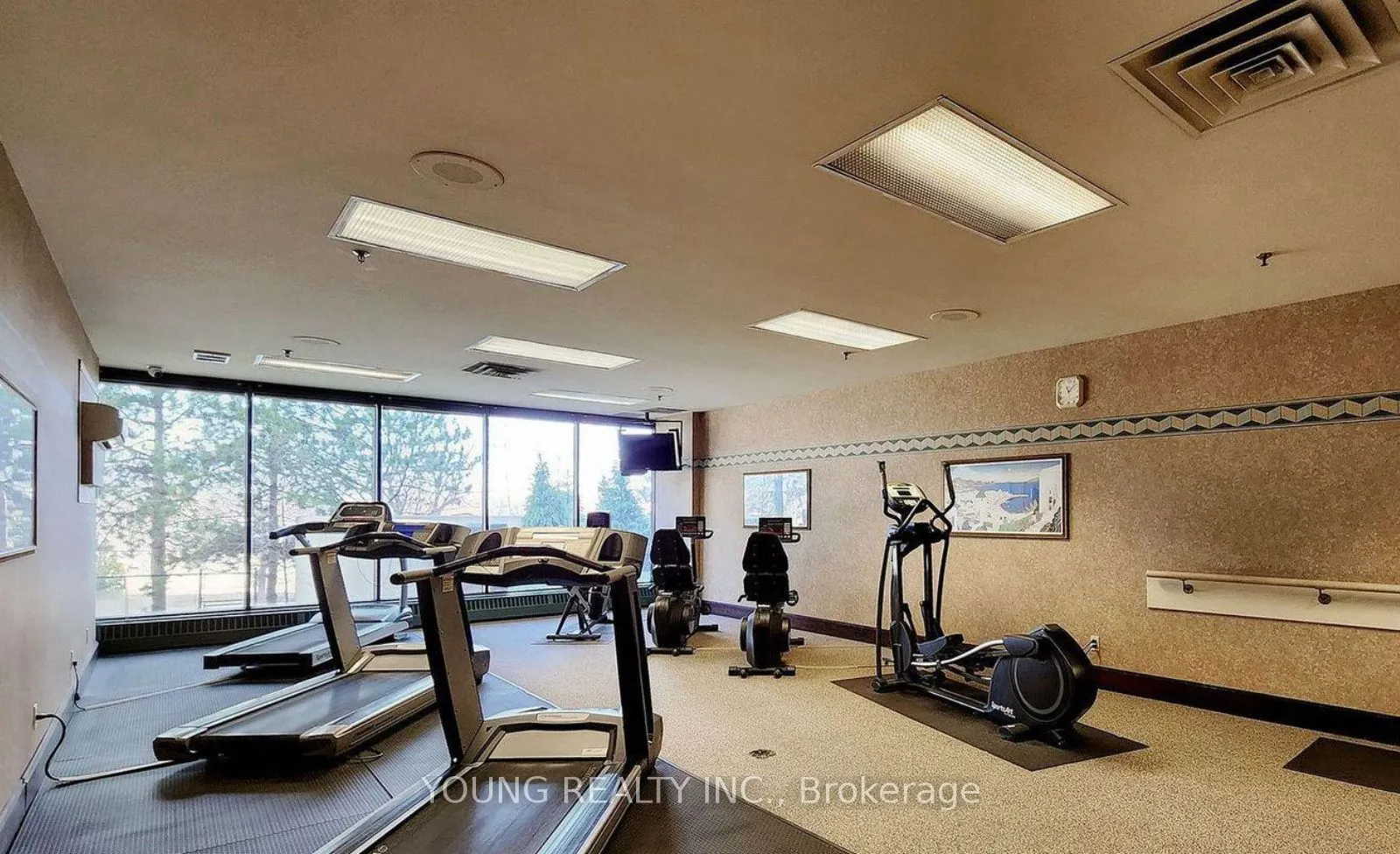 85 Skymark Drive #1001