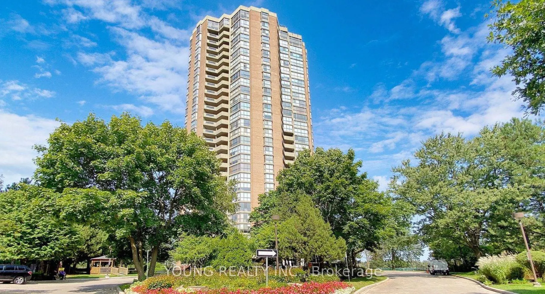 85 Skymark Drive #1001