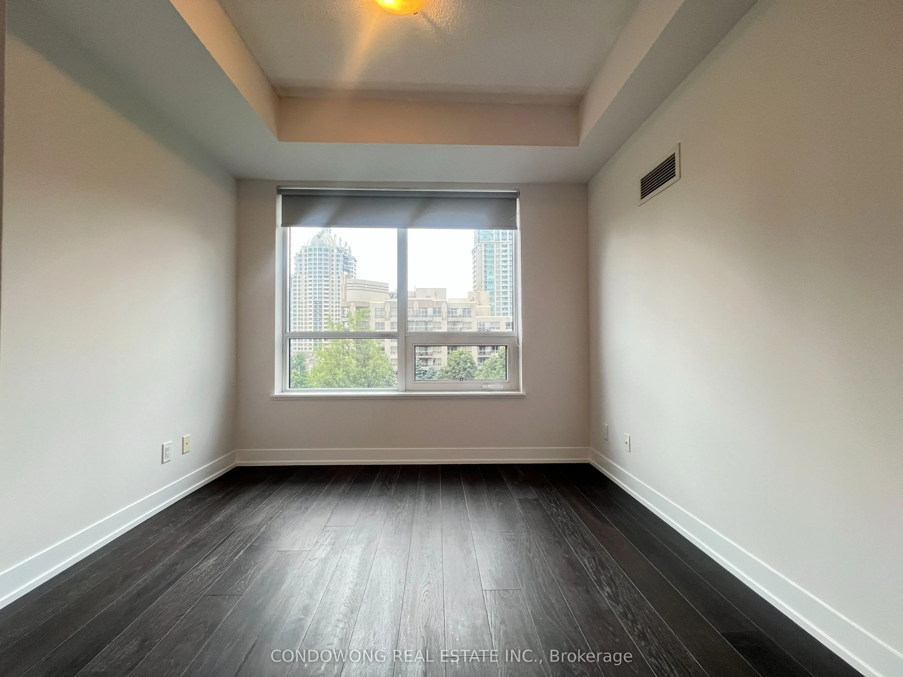 7 Kenaston Gardens #325
