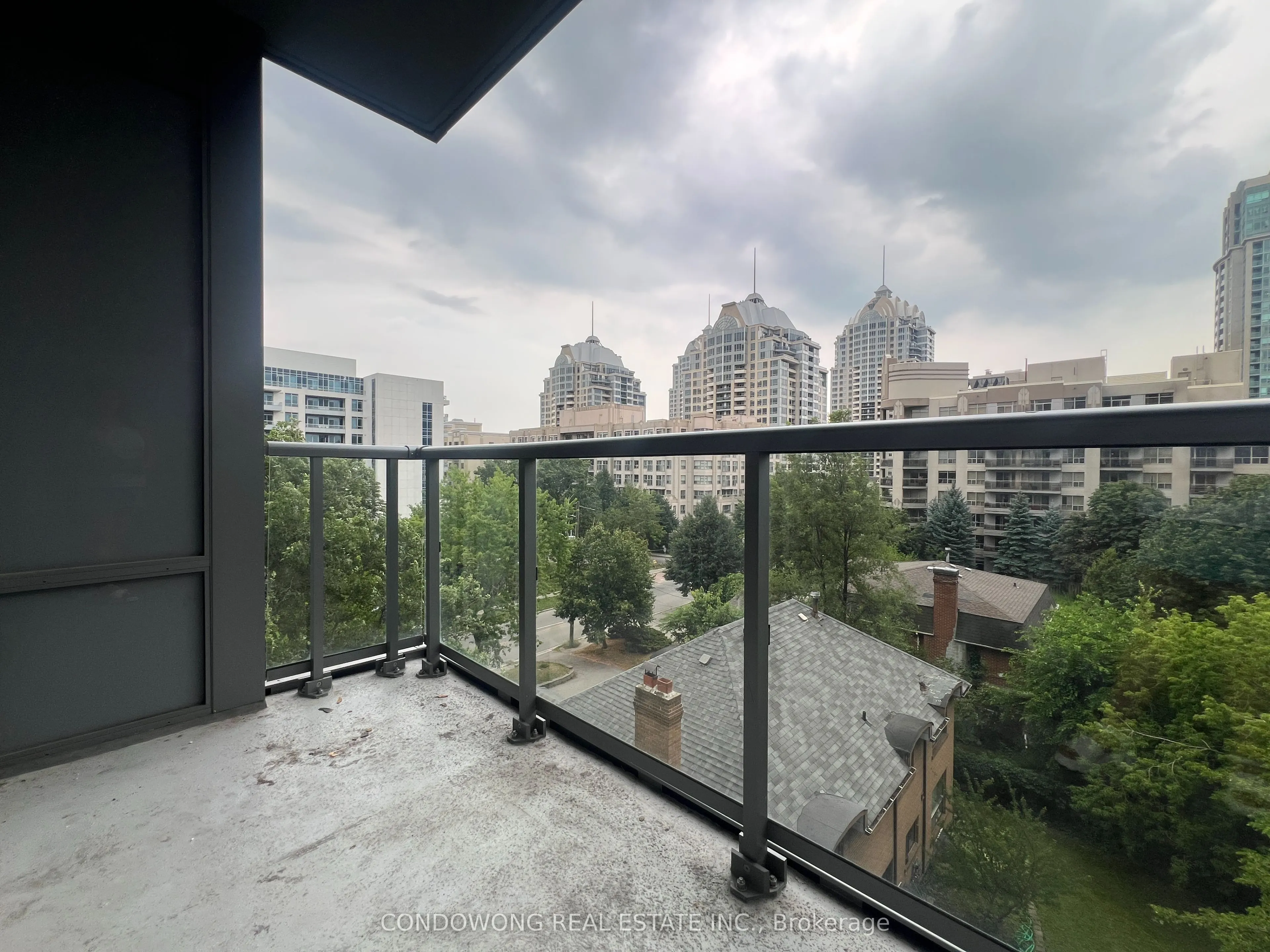 7 Kenaston Gardens #325