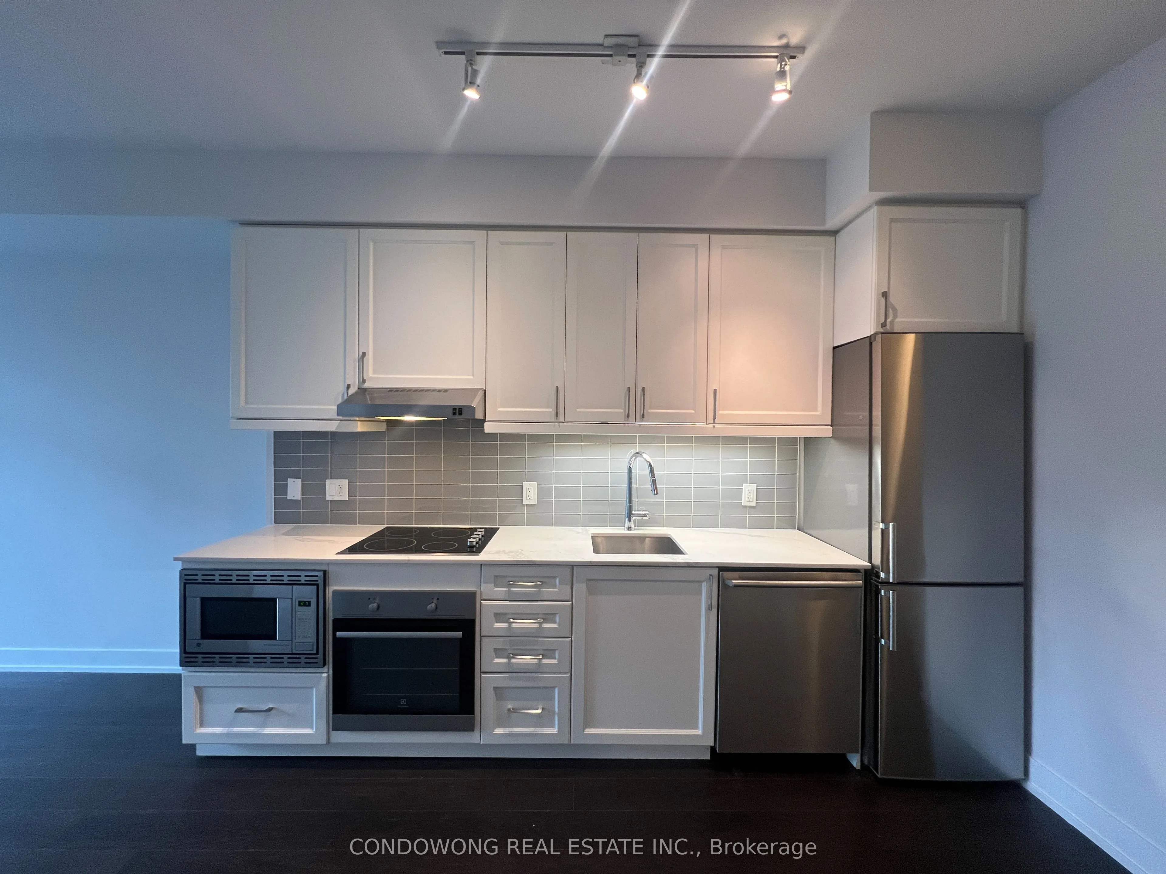 7 Kenaston Gardens #325