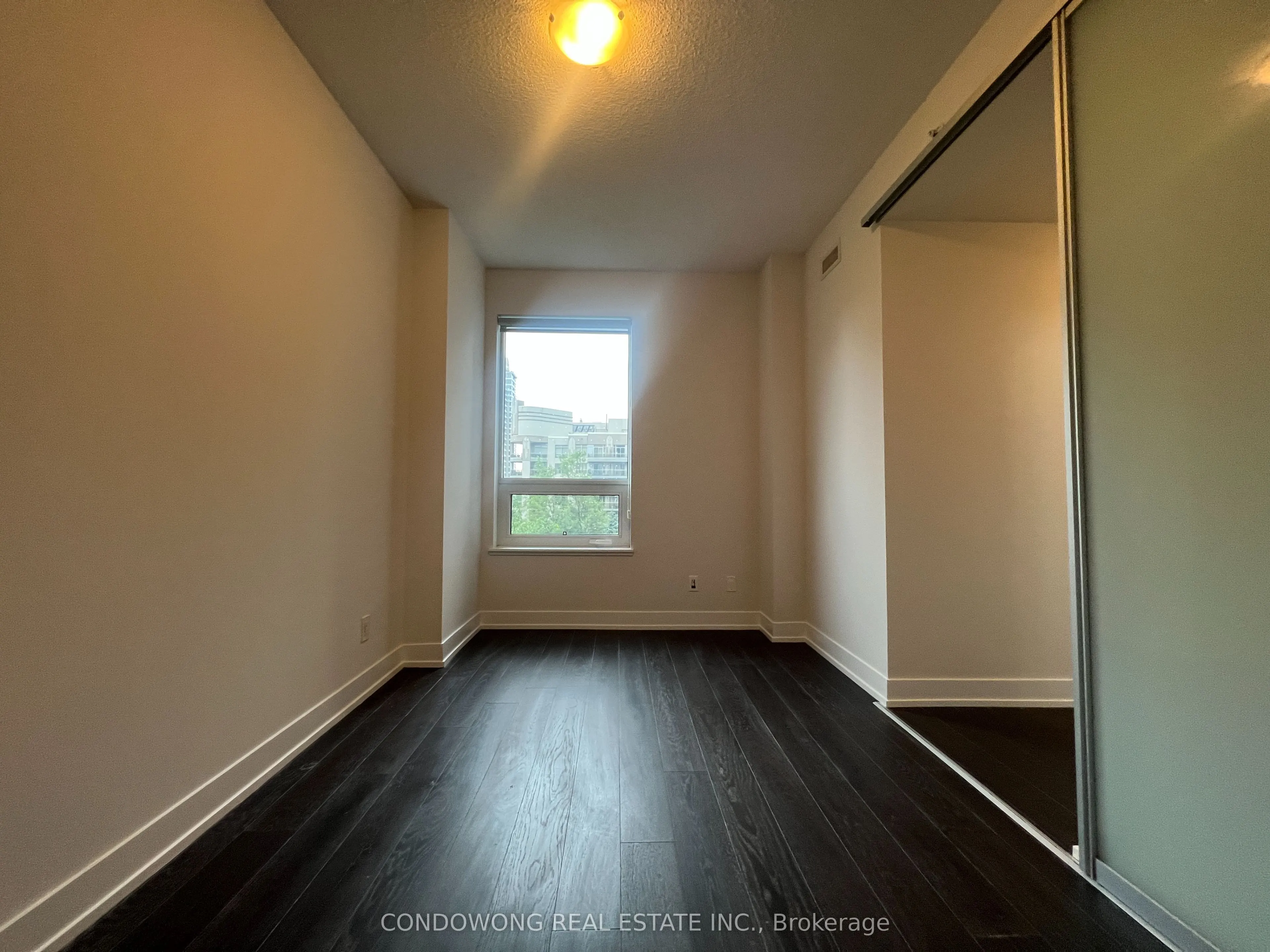 7 Kenaston Gardens #325
