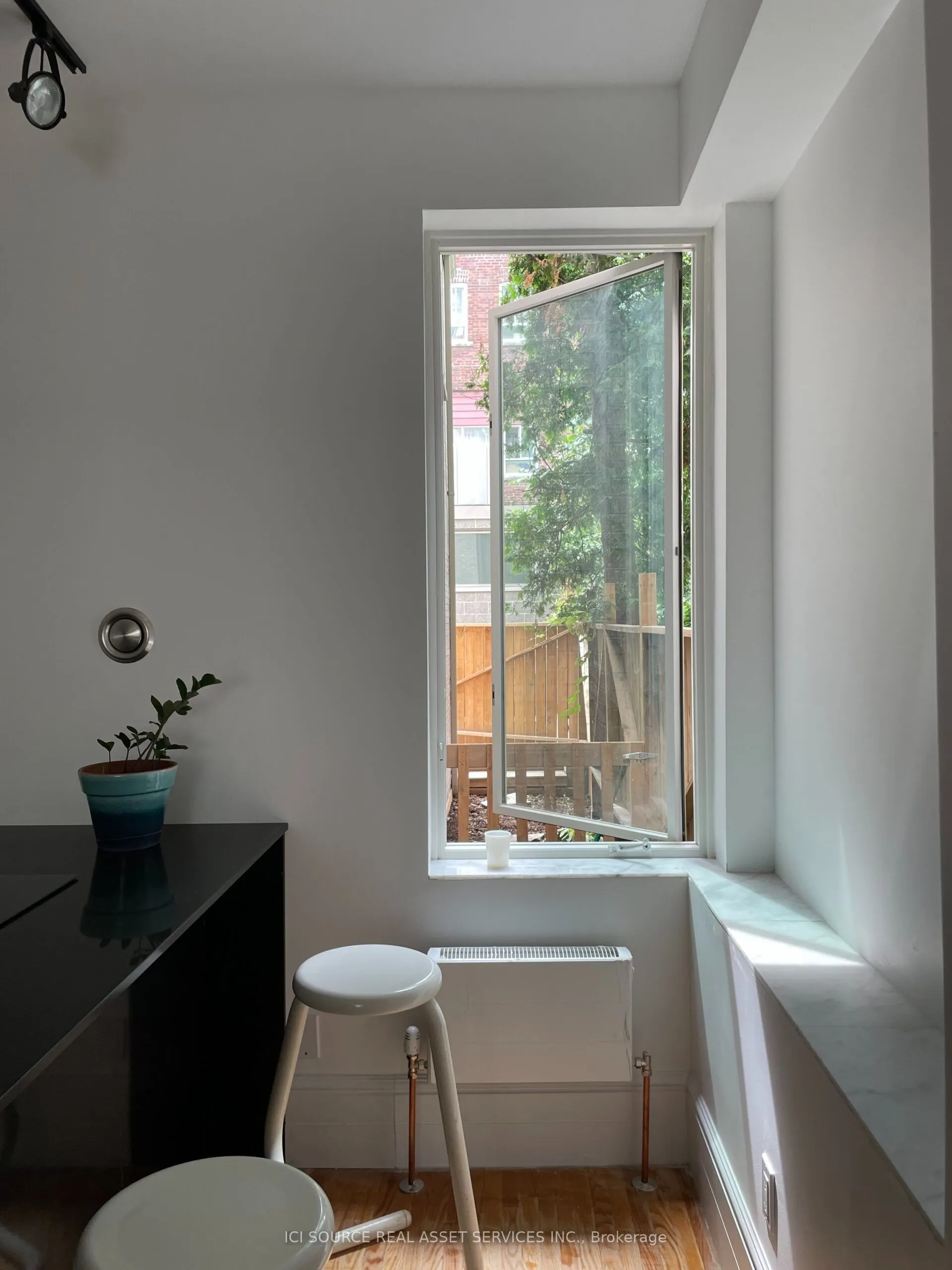 60 Beverley Street #2