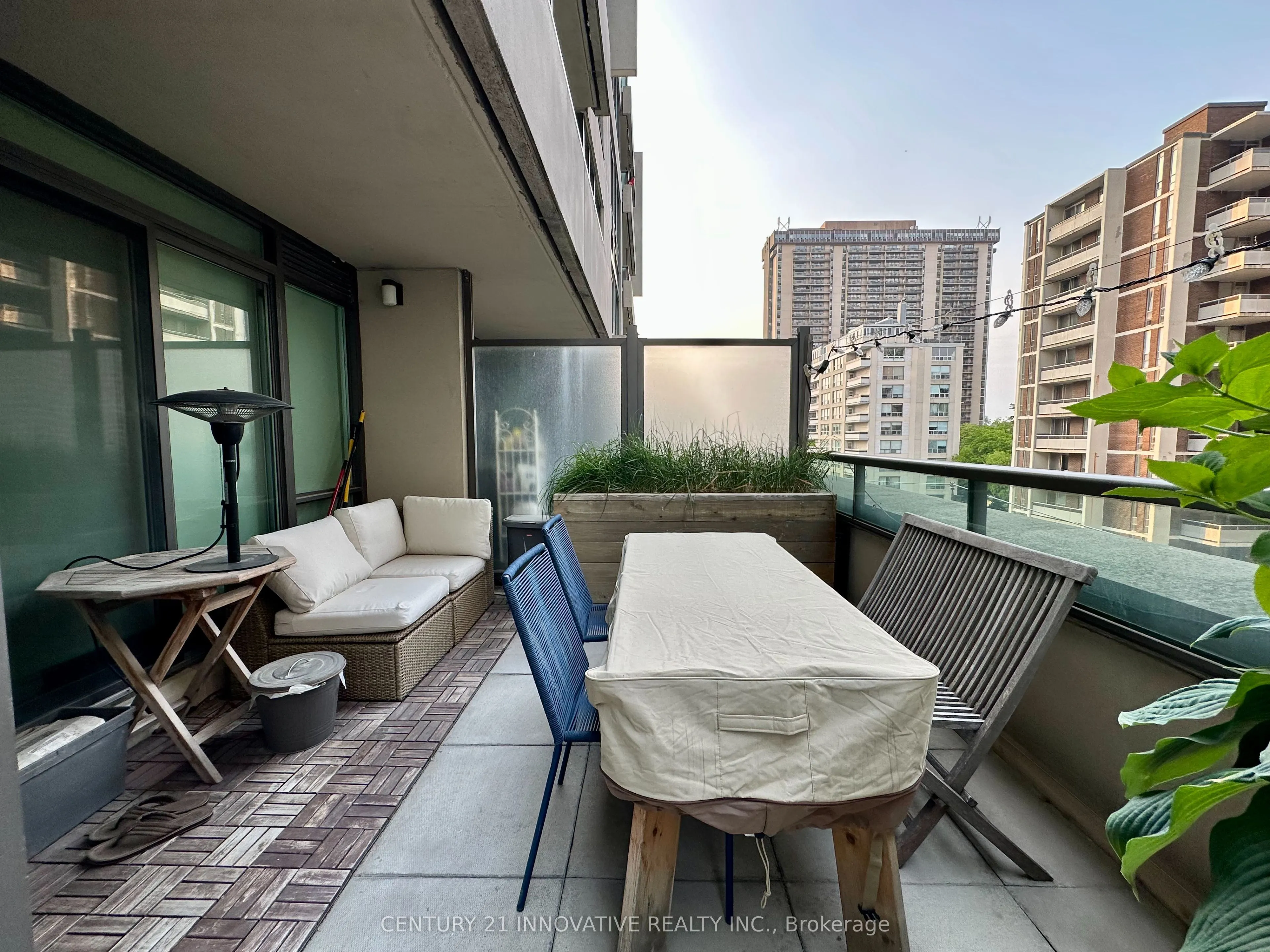 88 Broadway Avenue #405