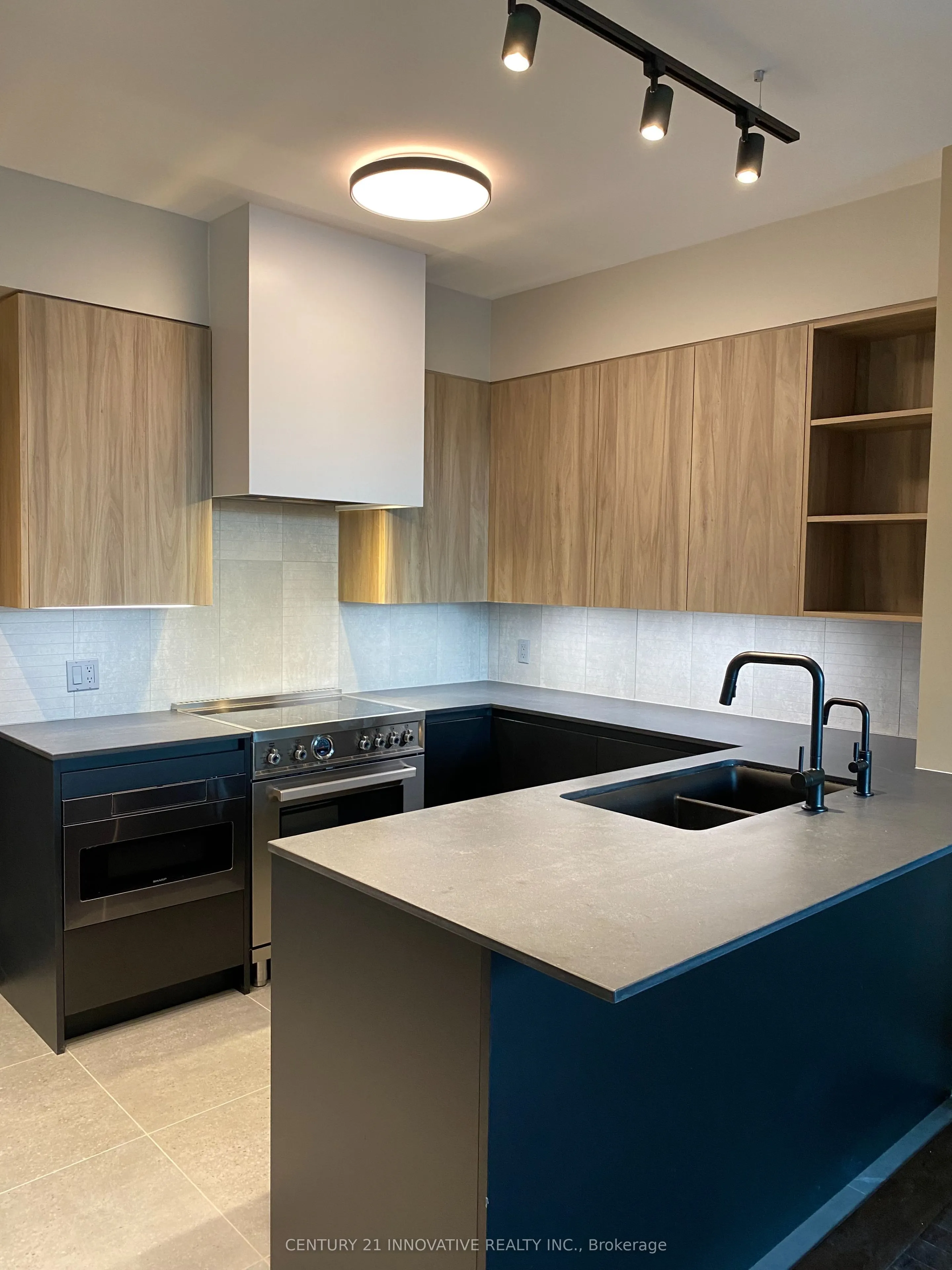 88 Broadway Avenue #405