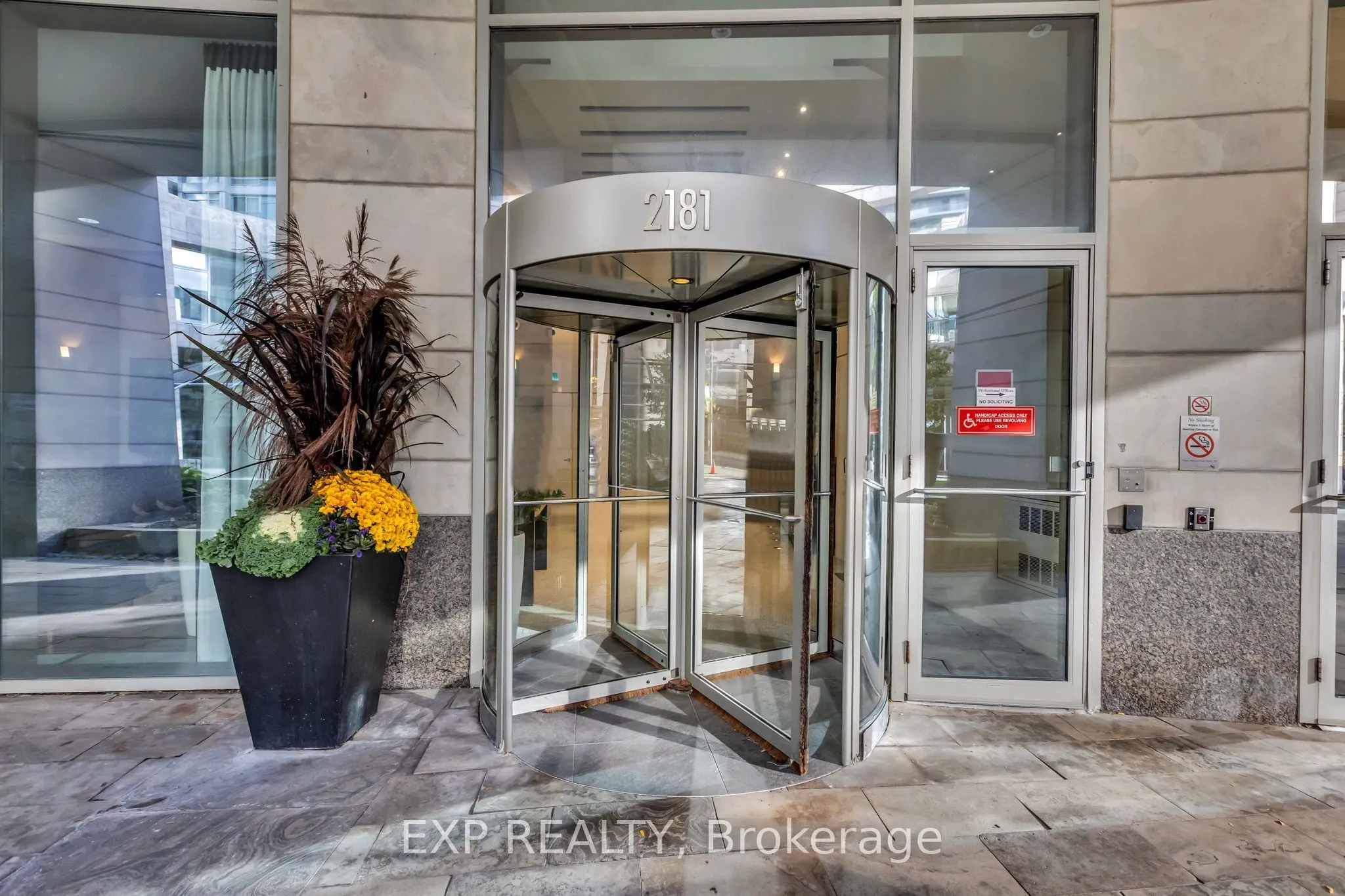 2181 Yonge Street #806