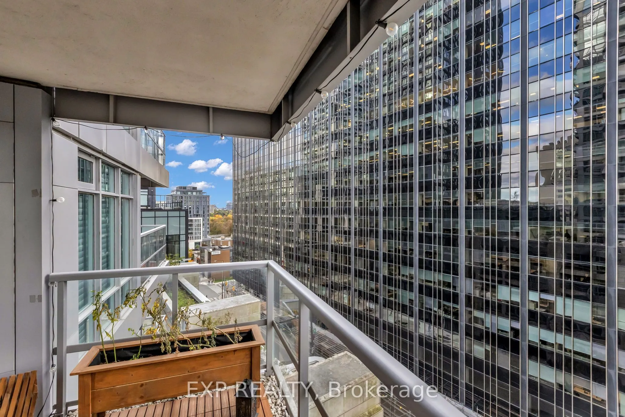 2181 Yonge Street #806