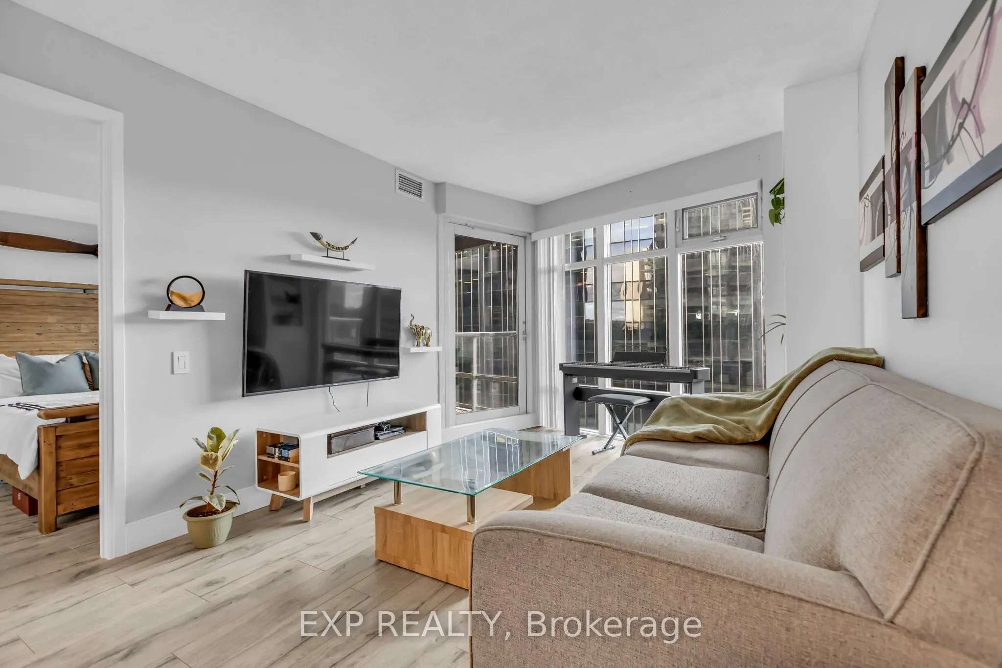 2181 Yonge Street #806