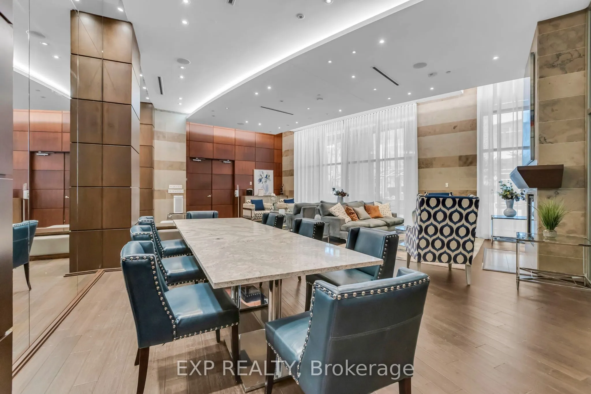 2181 Yonge Street #806