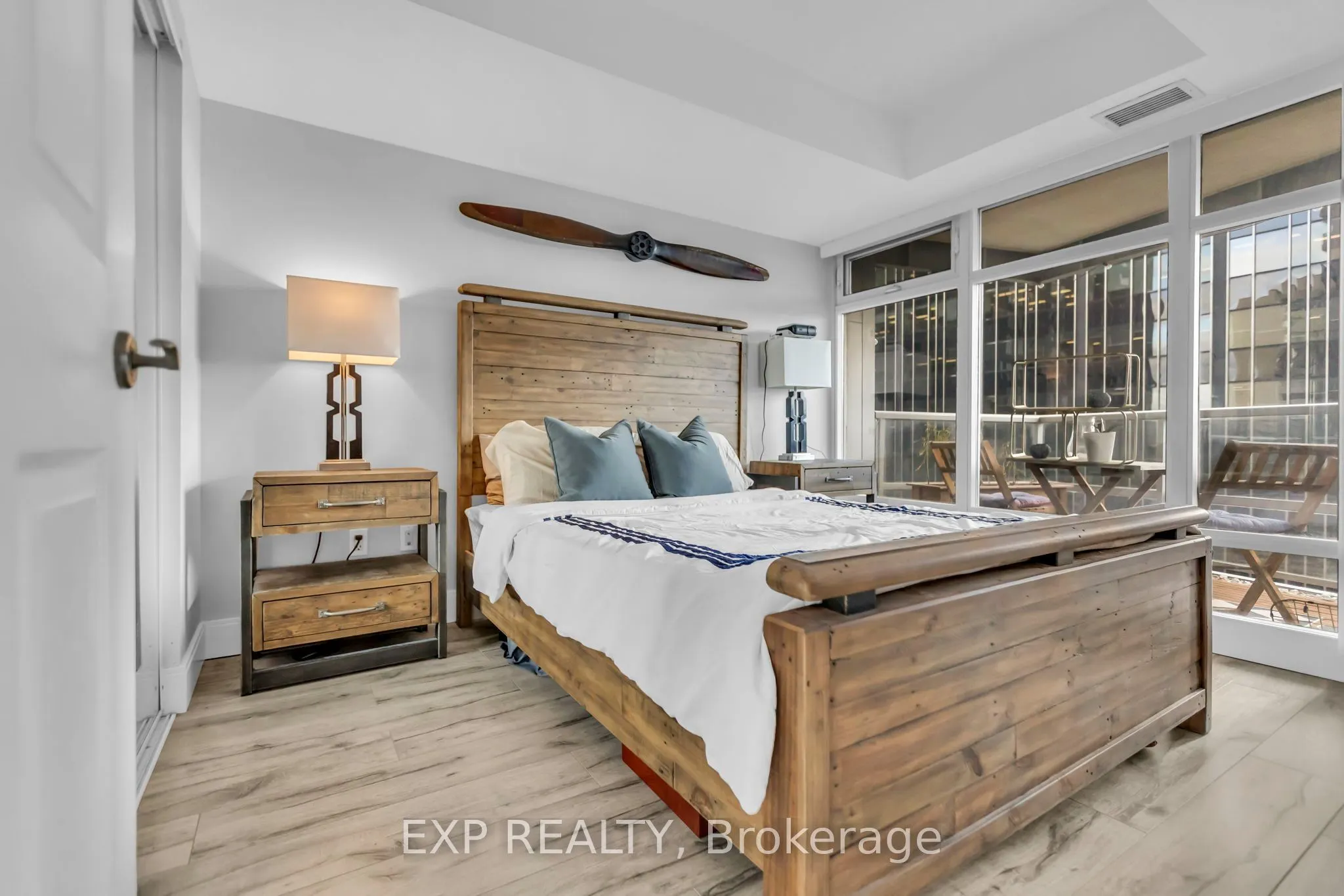 2181 Yonge Street #806