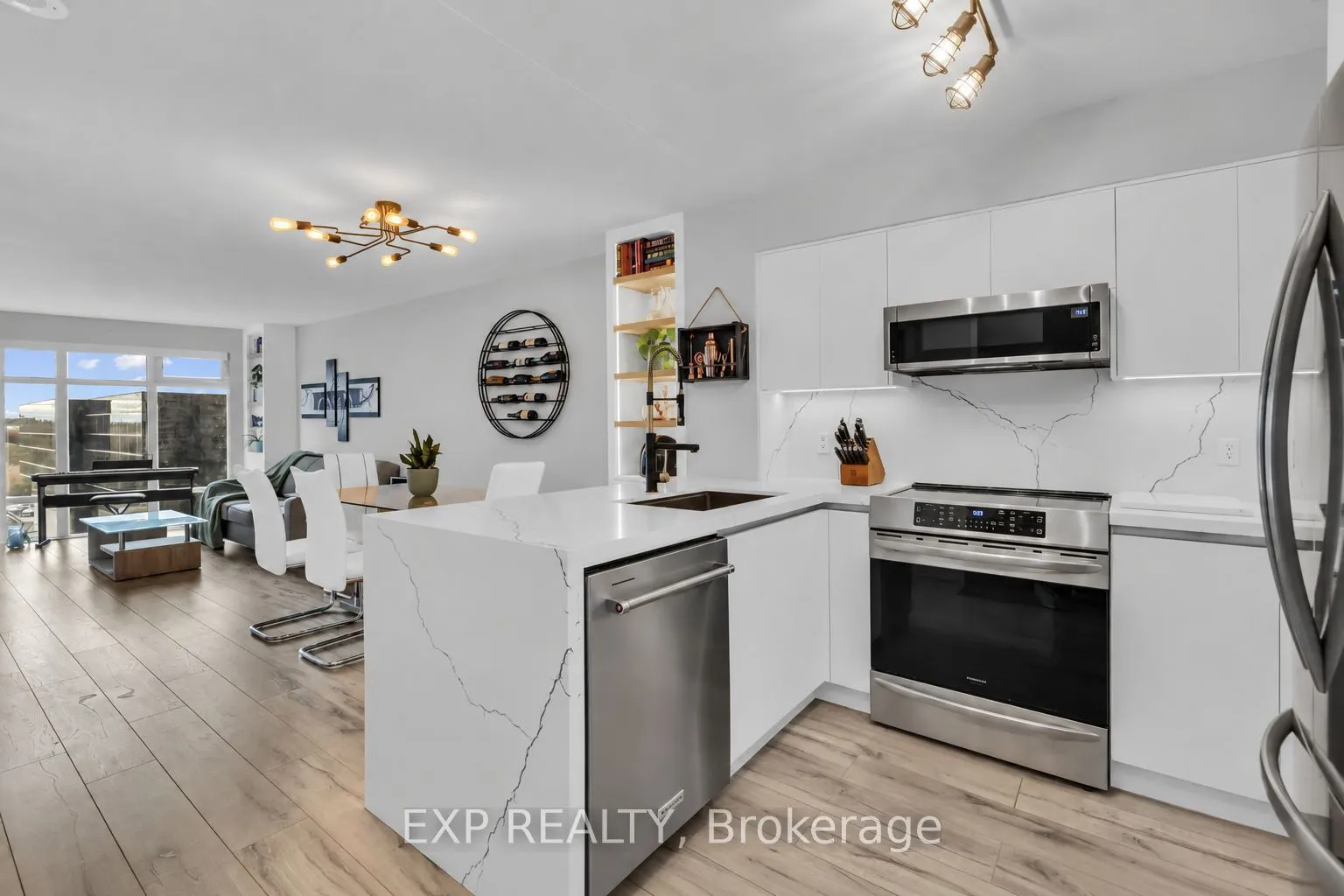 2181 Yonge Street #806