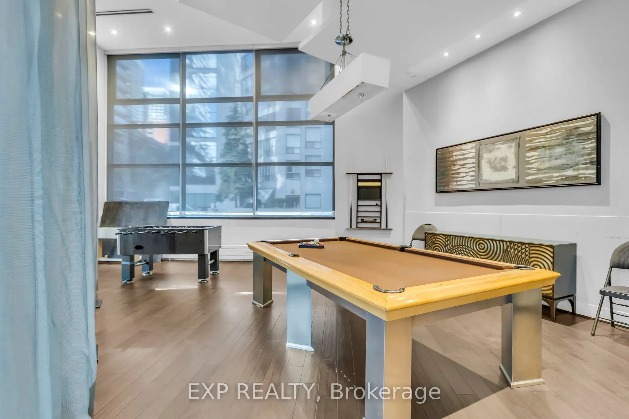 2181 Yonge Street #806
