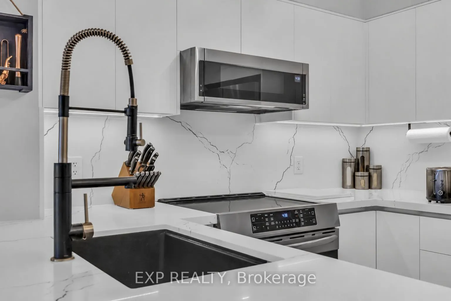 2181 Yonge Street #806