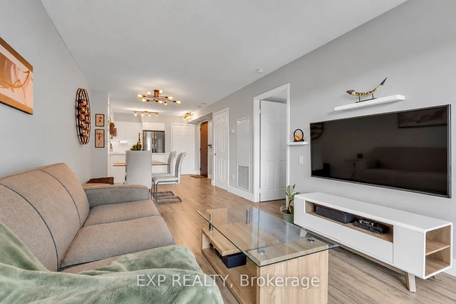 2181 Yonge Street #806