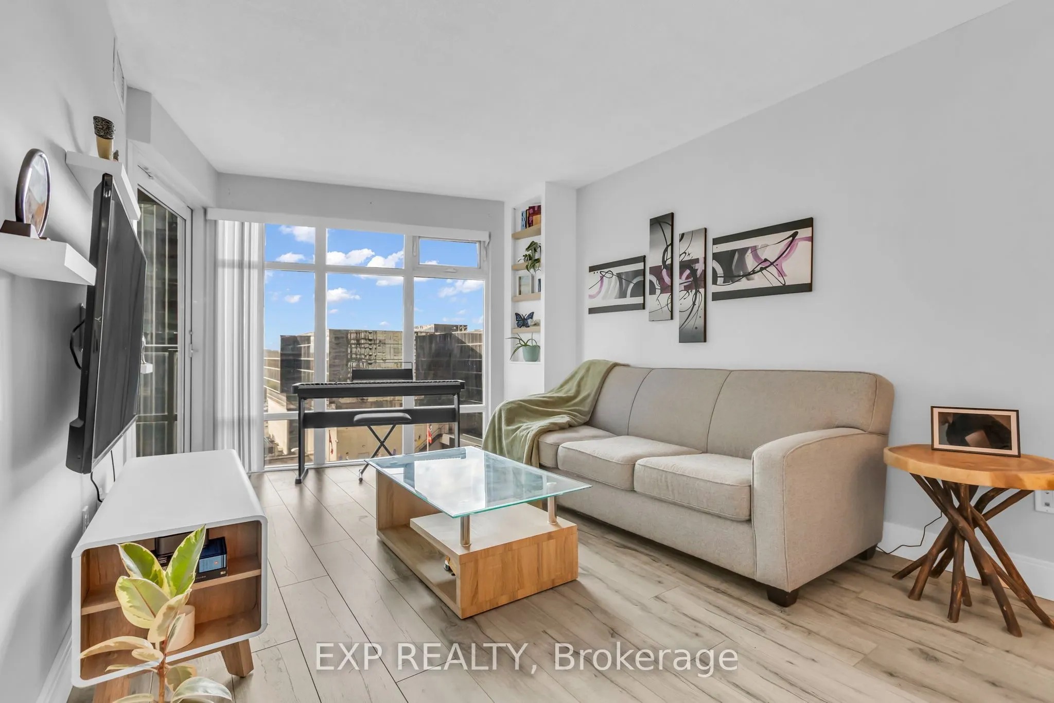 2181 Yonge Street #806