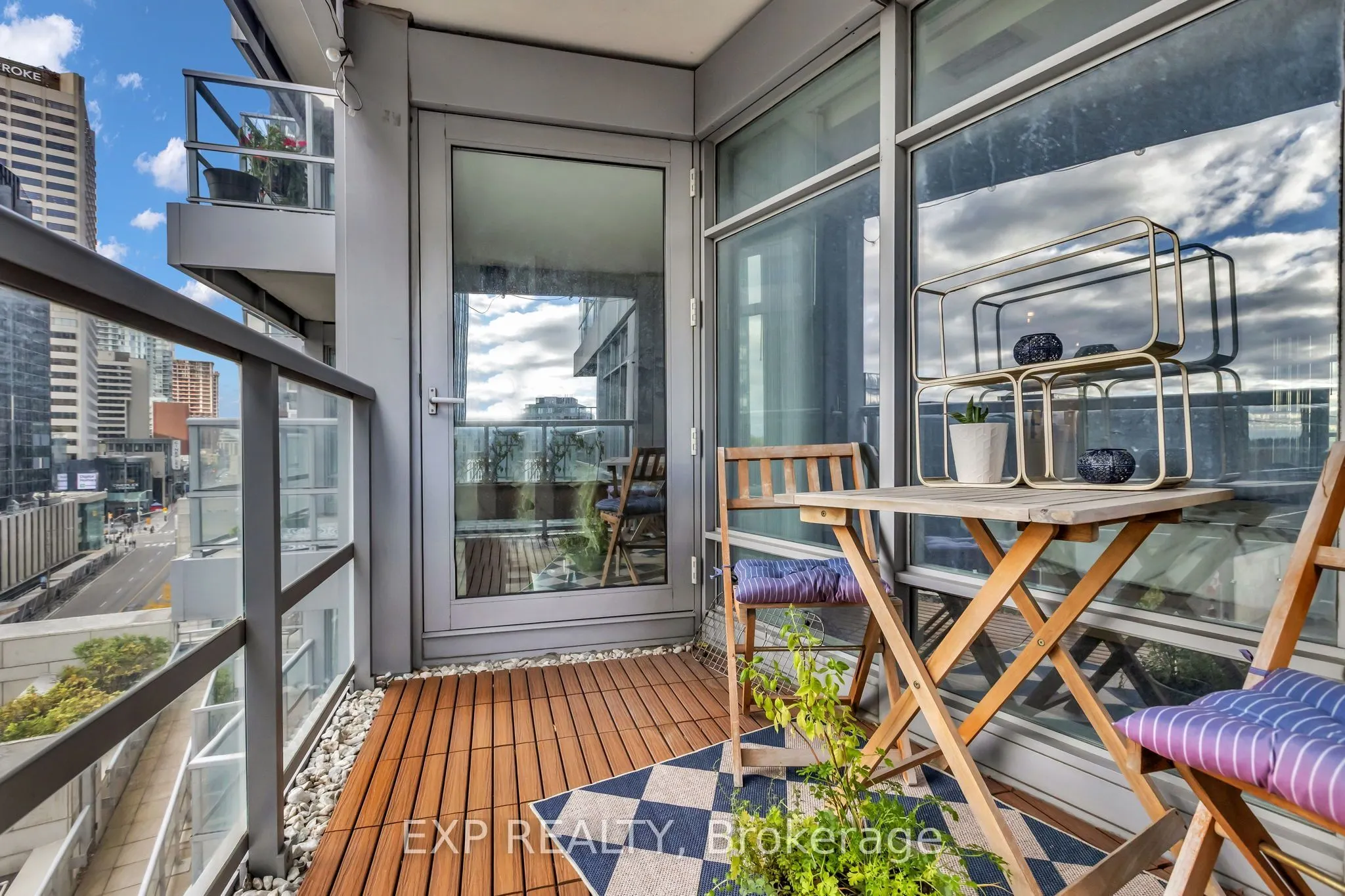 2181 Yonge Street #806