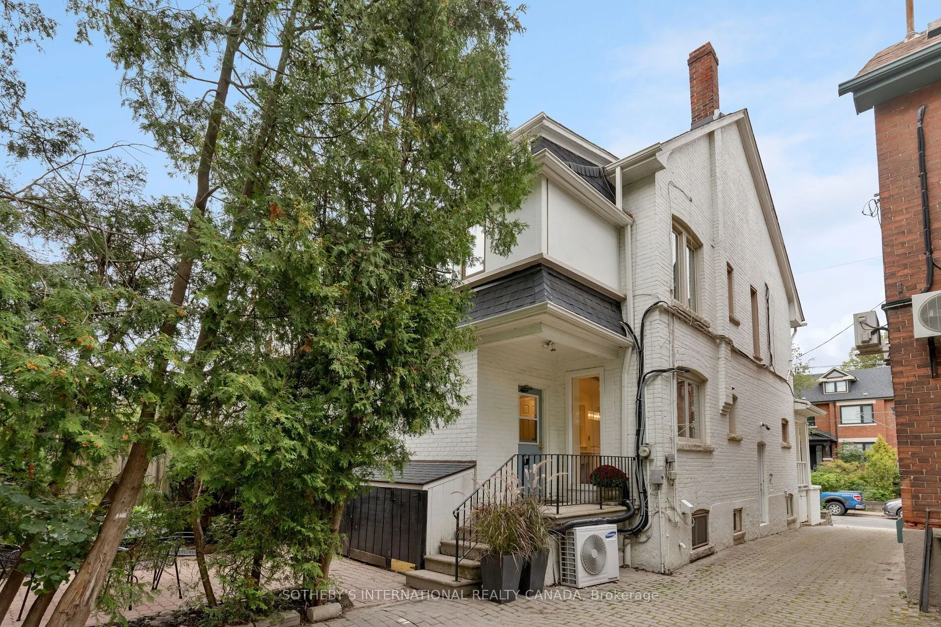 126 Hilton Avenue