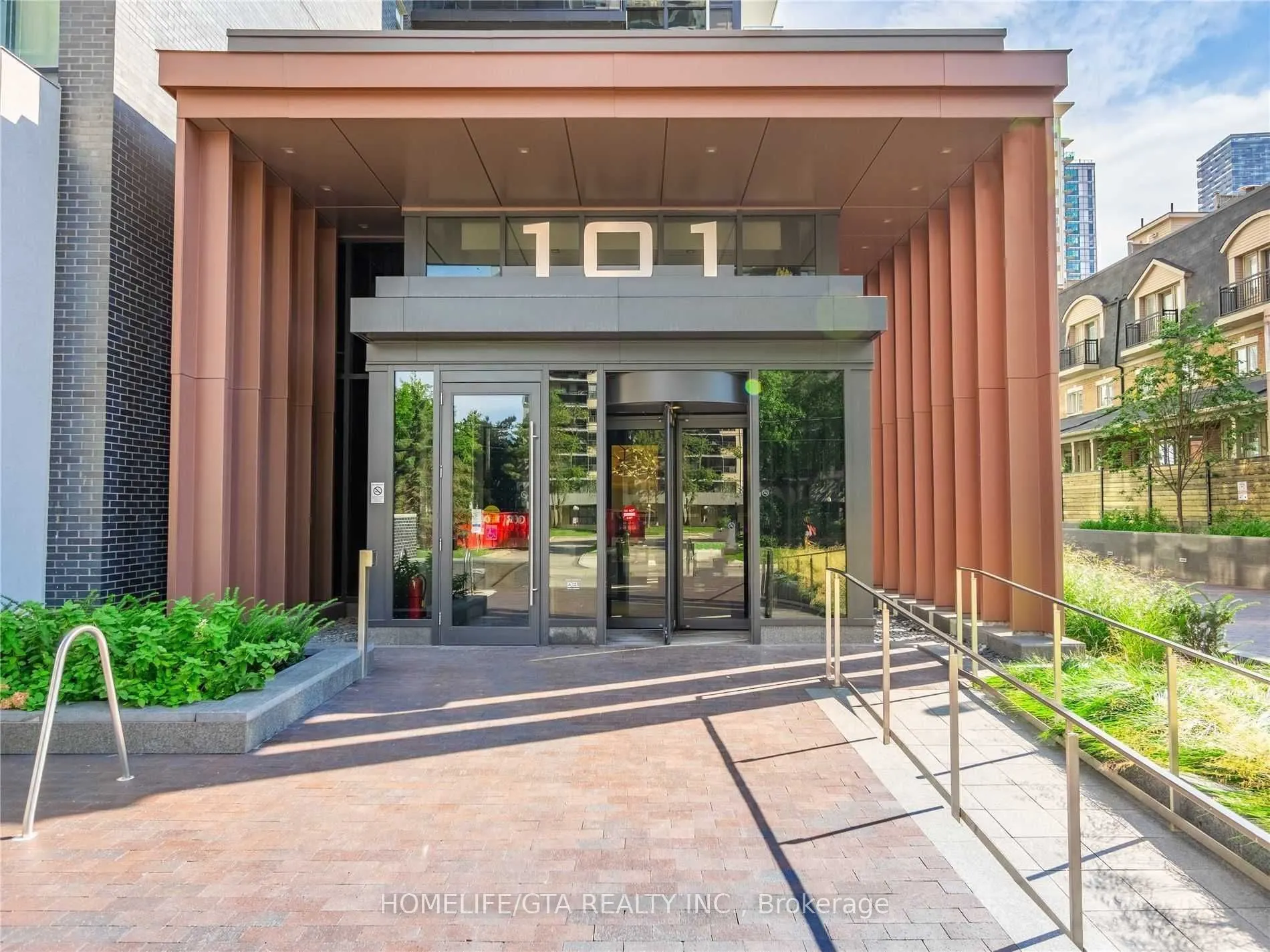 101 Erskine Avenue #907