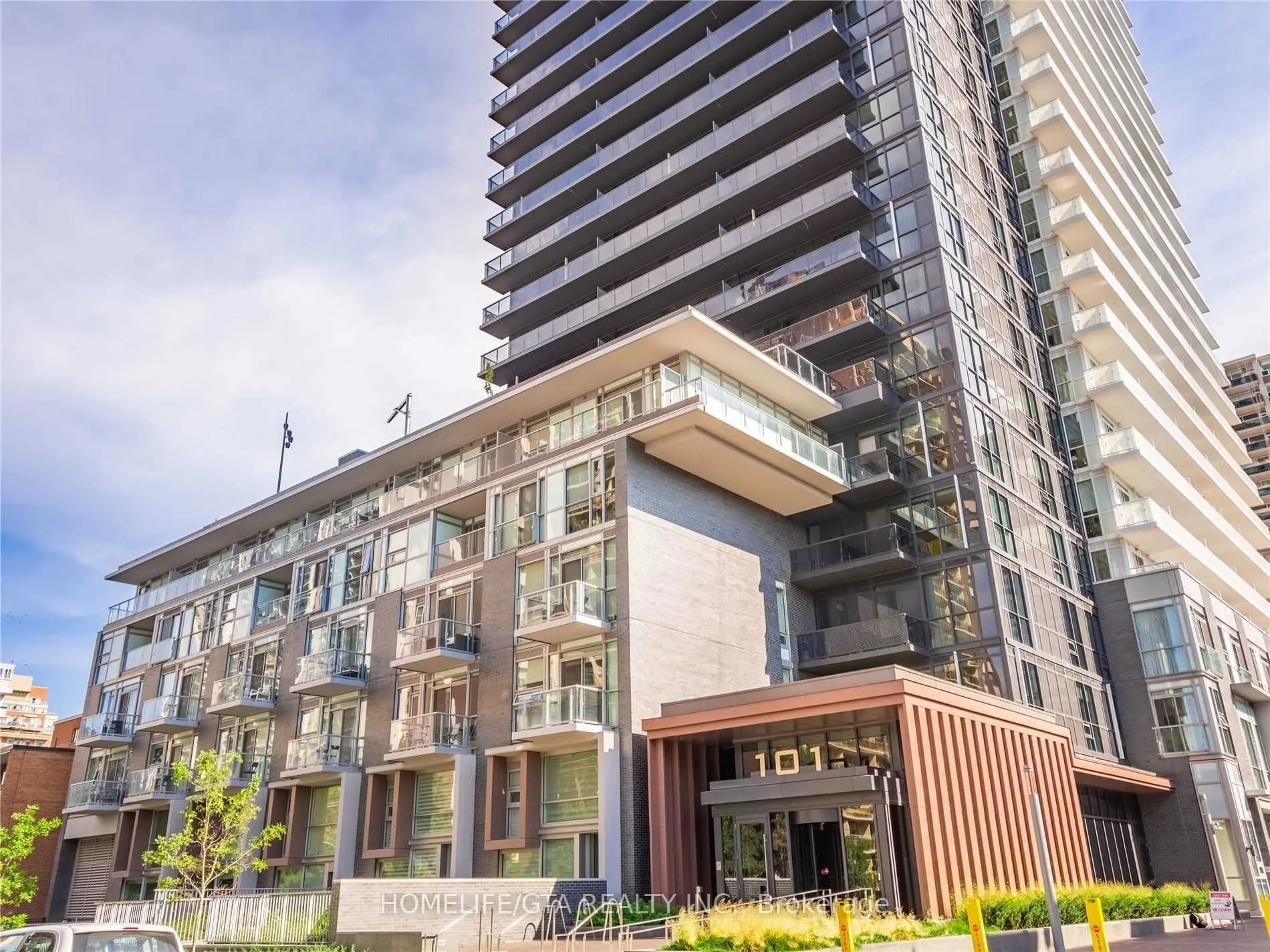 101 Erskine Avenue #907