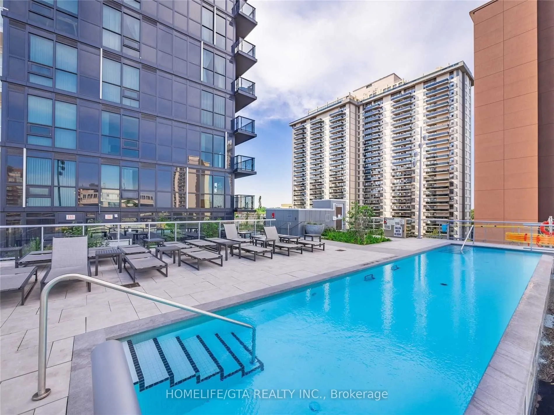 101 Erskine Avenue #907