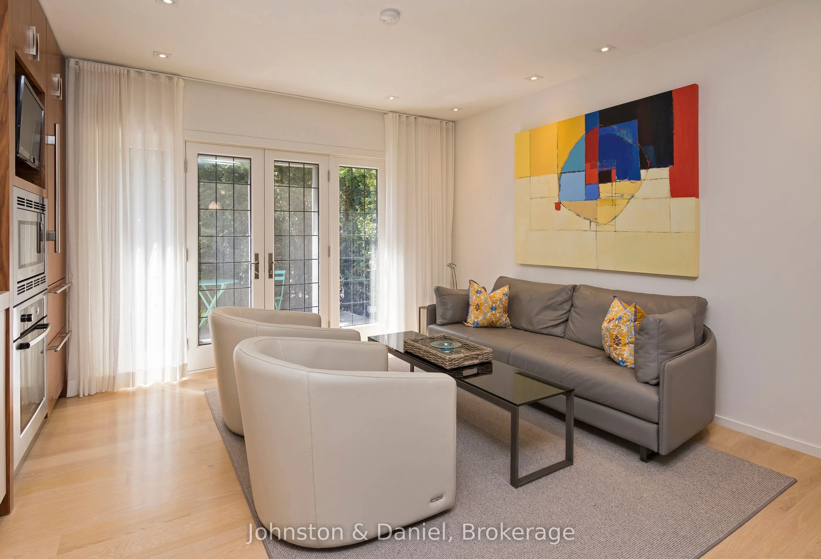 78 Roxborough Street E #400