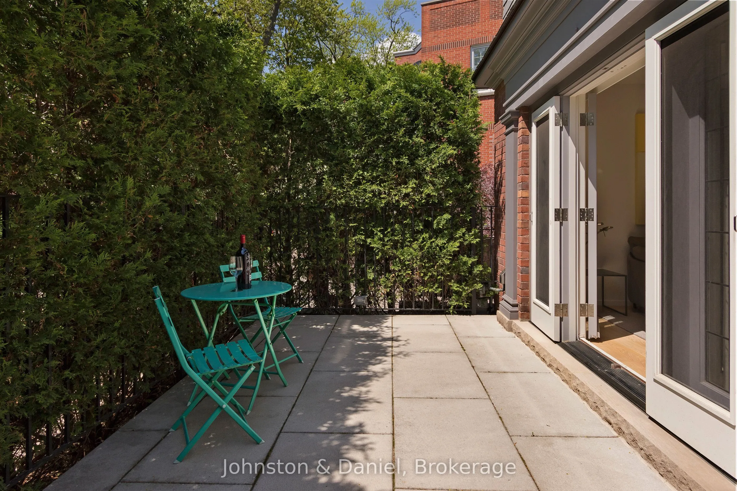 78 Roxborough Street E #400