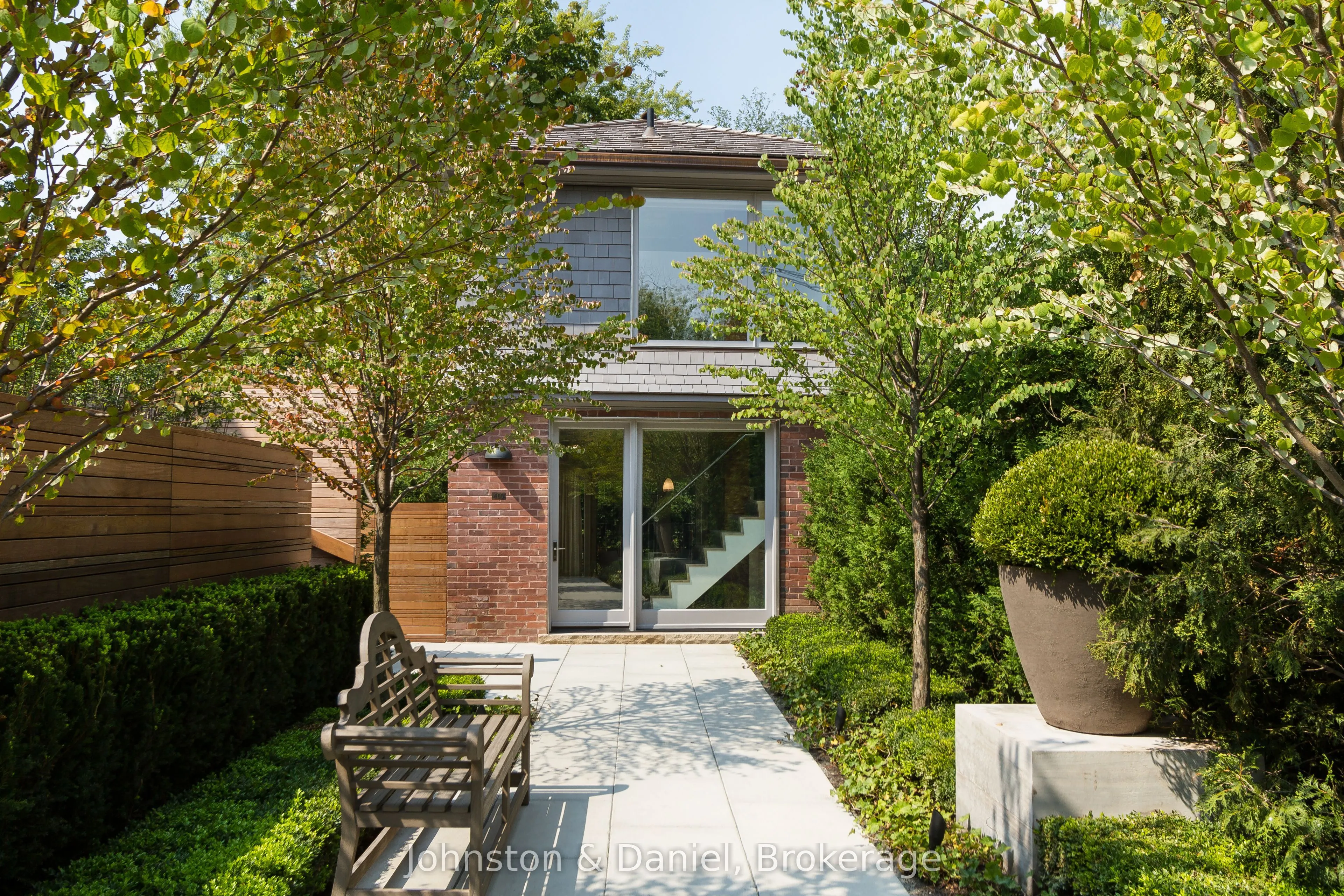 78 Roxborough Street E #400