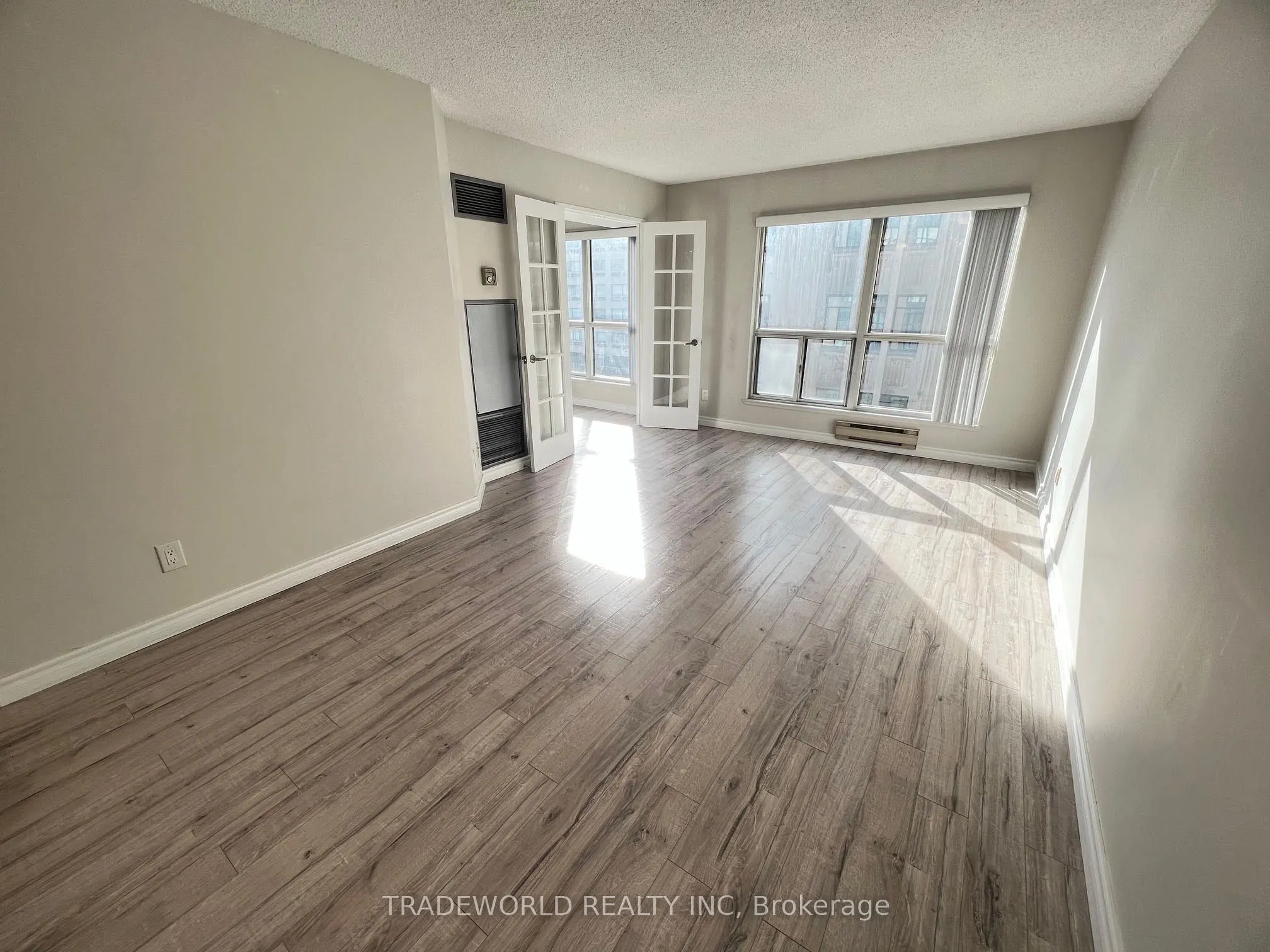 7 Carlton Street #808