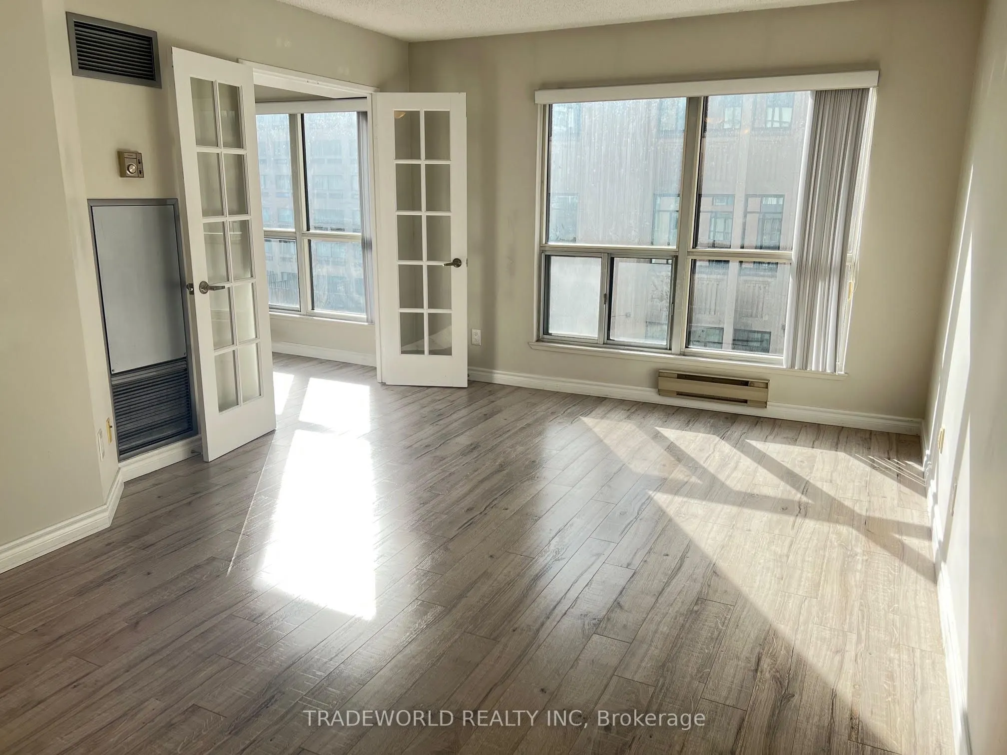 7 Carlton Street #808