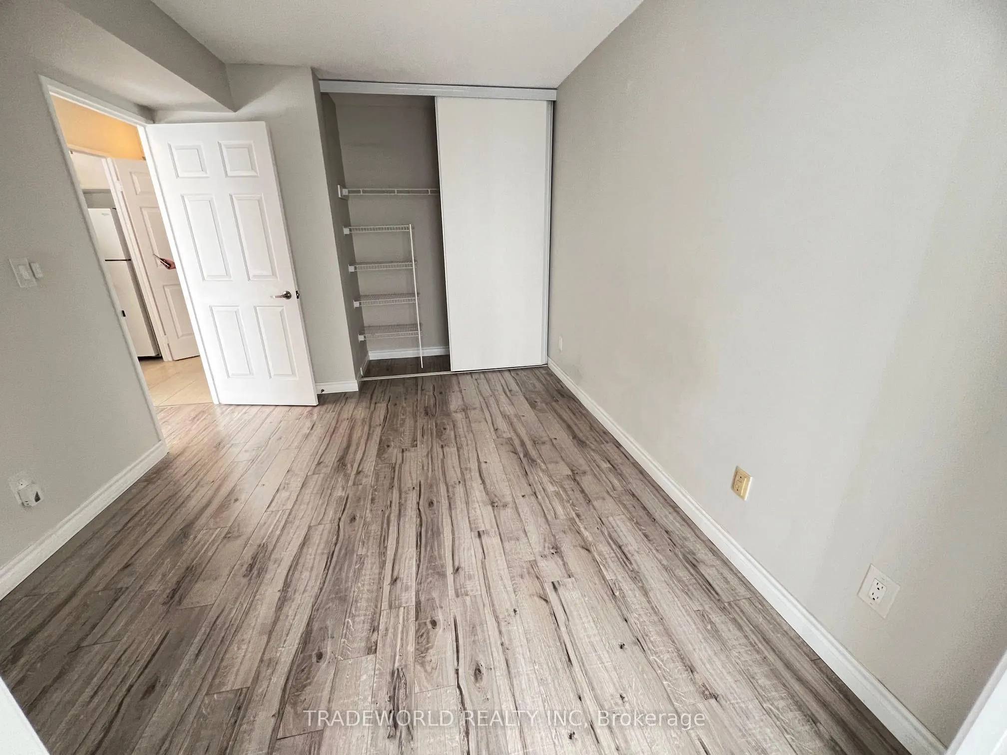 7 Carlton Street #808