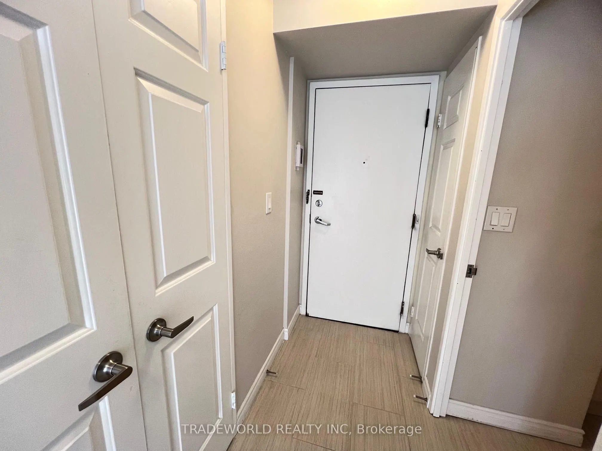 7 Carlton Street #808