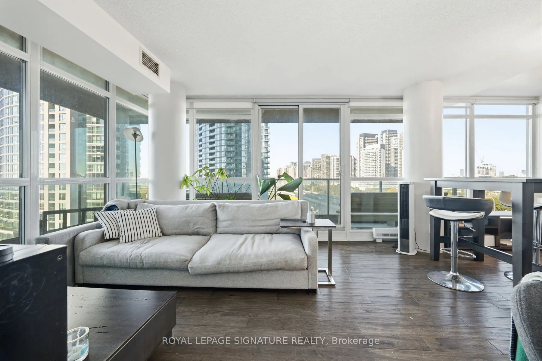 209 Fort York Boulevard #1359