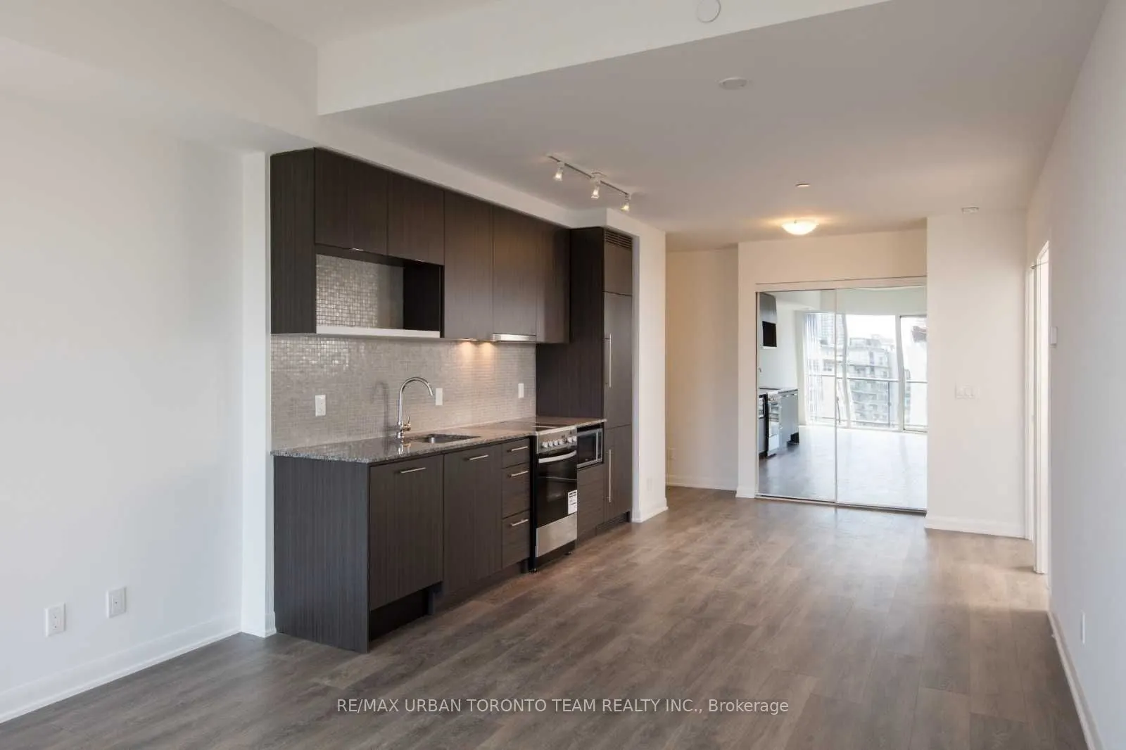 435 Richmond Street W #203