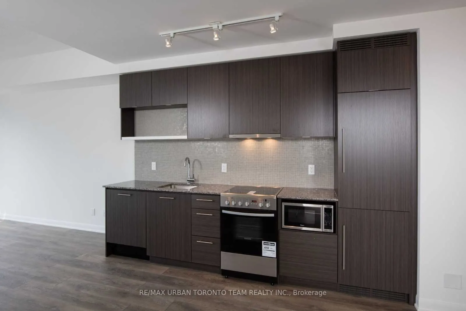 435 Richmond Street W #203