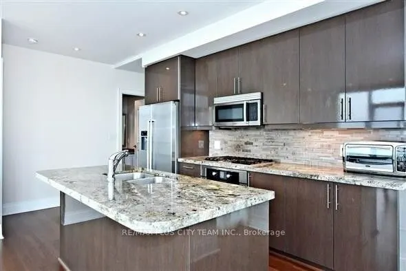 33 Bay Street #5005