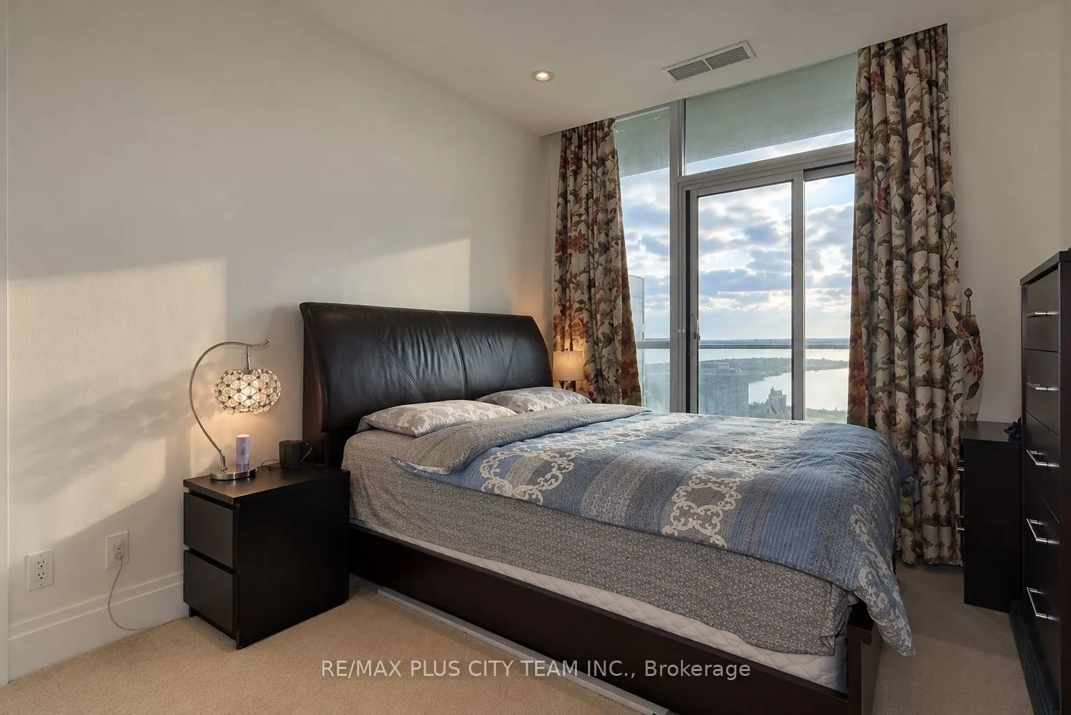 33 Bay Street #5005