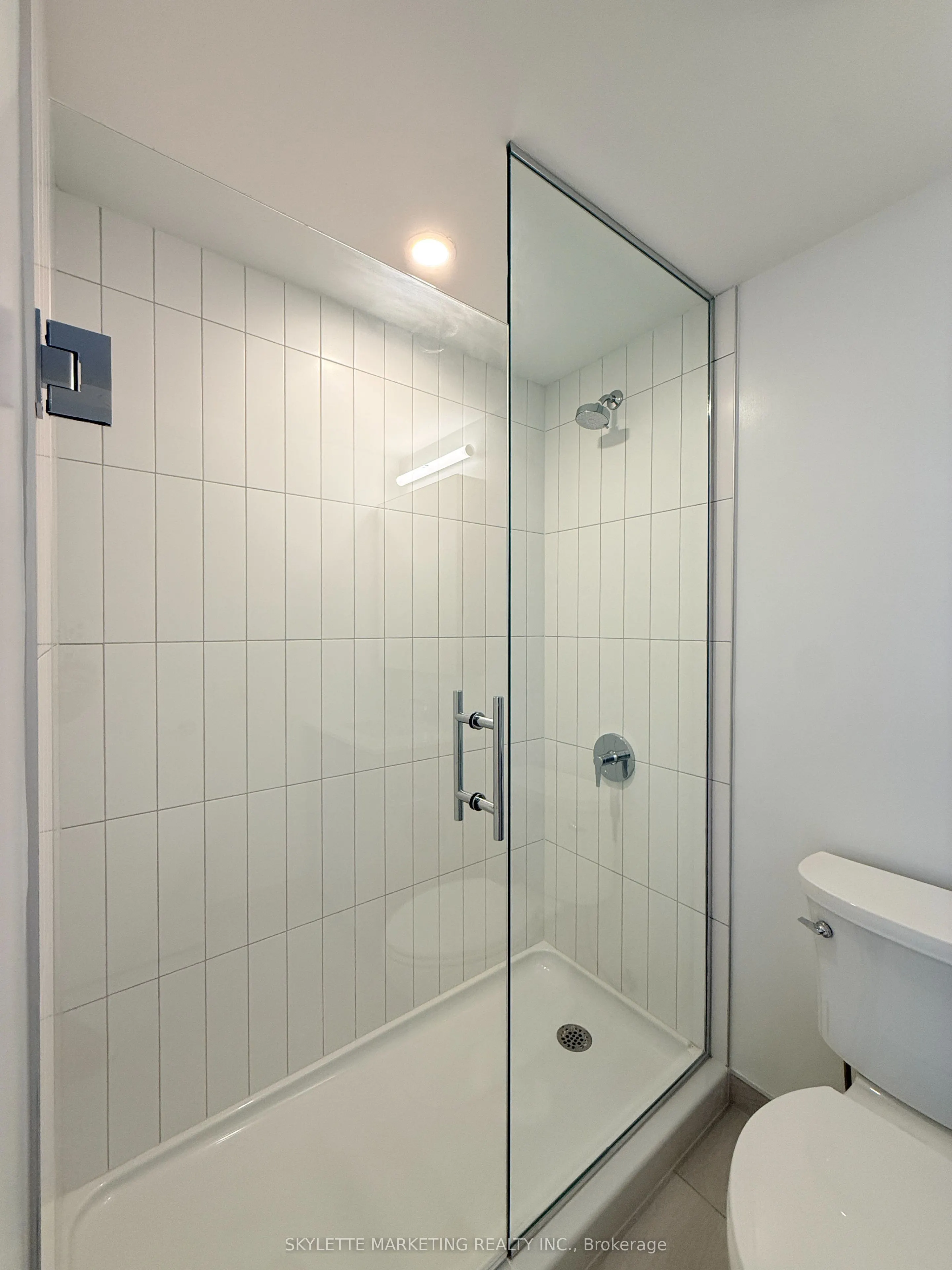 15 David Salomon Drive #1405