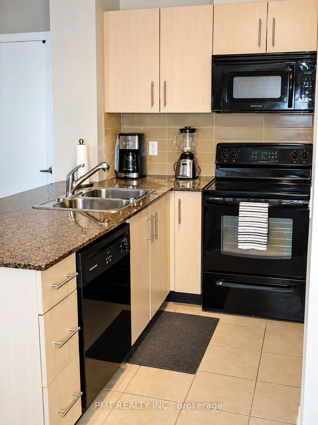 12 Yonge Street #408