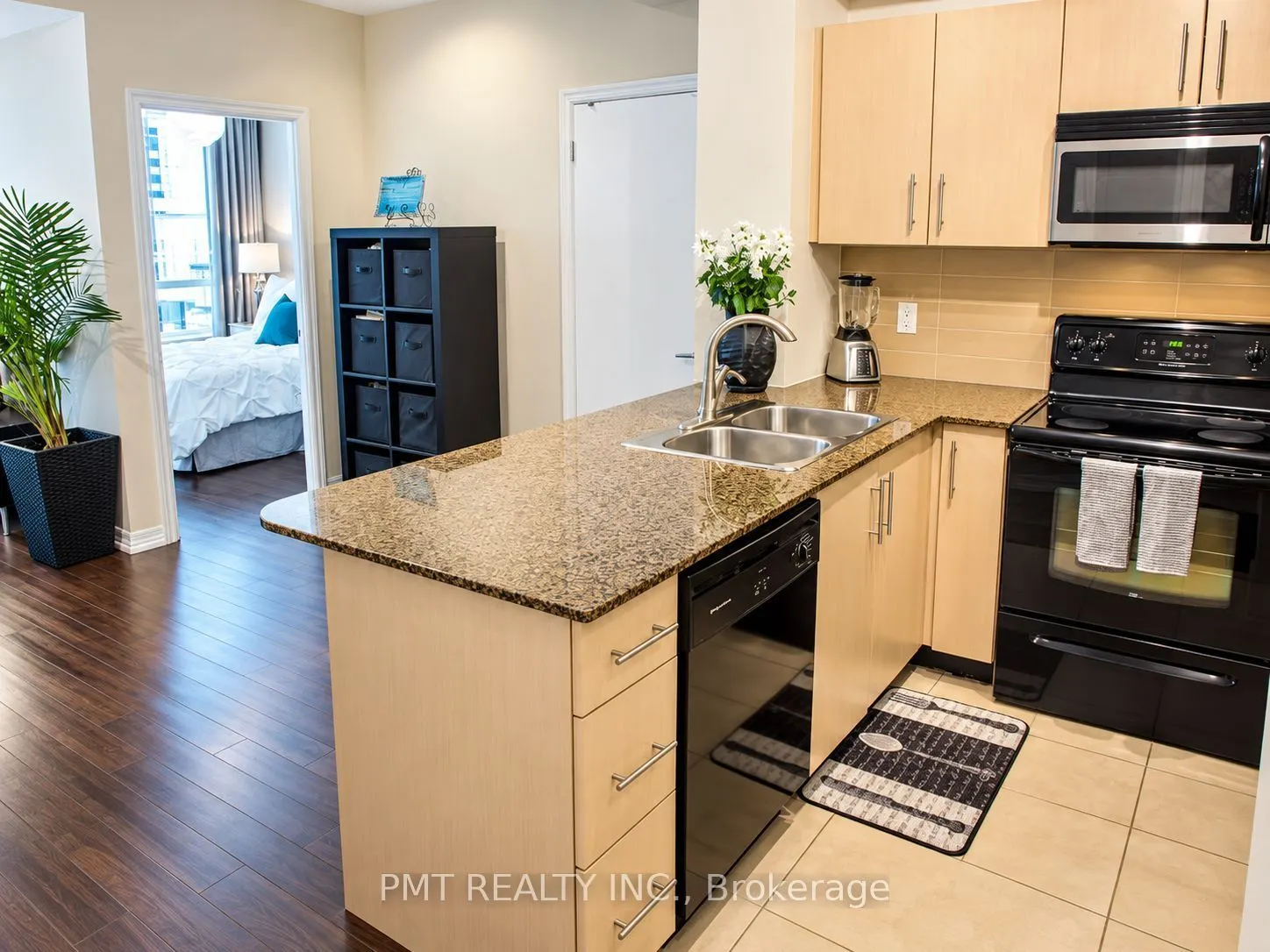 12 Yonge Street #408