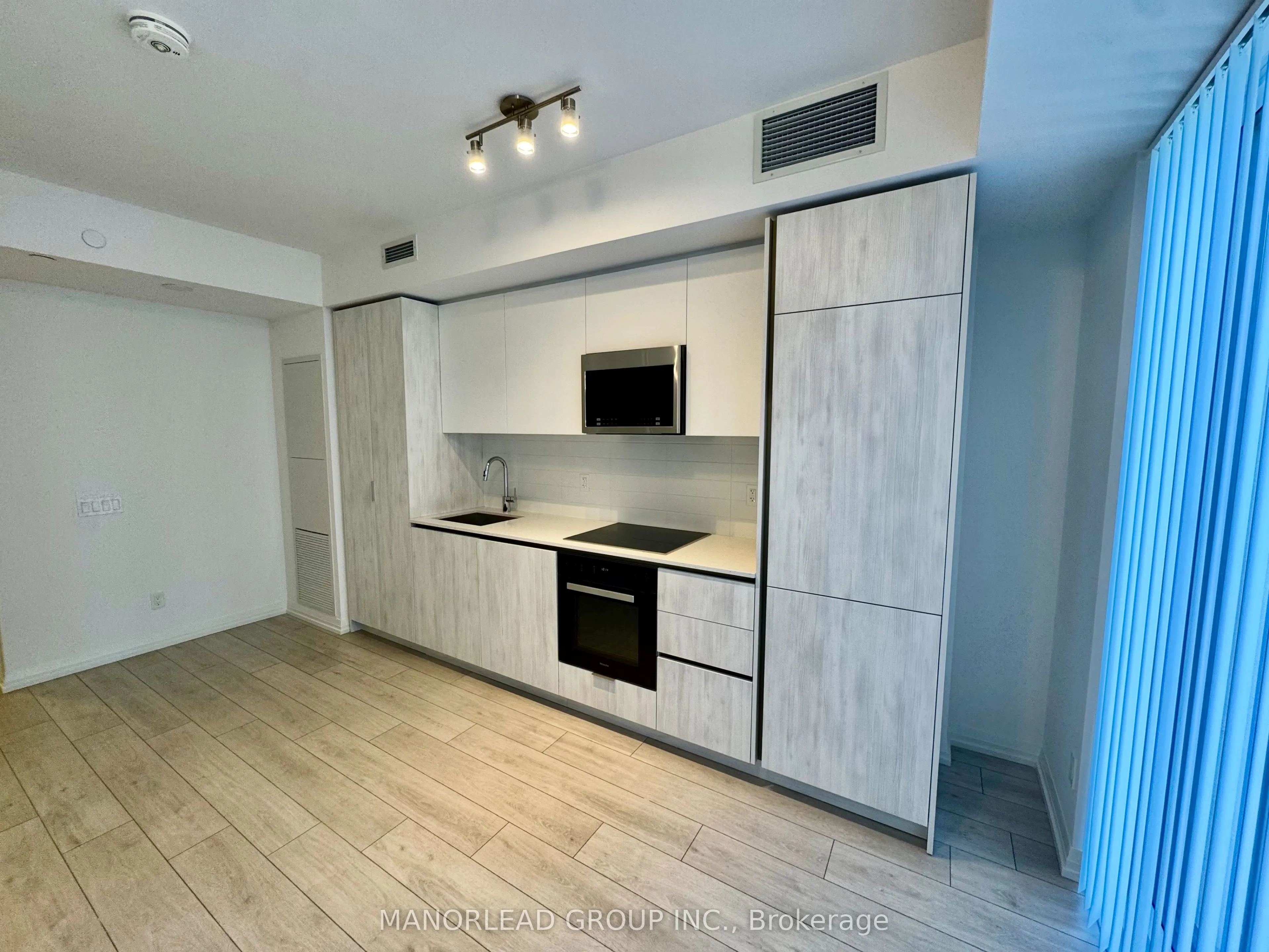 400 King Street W #3016
