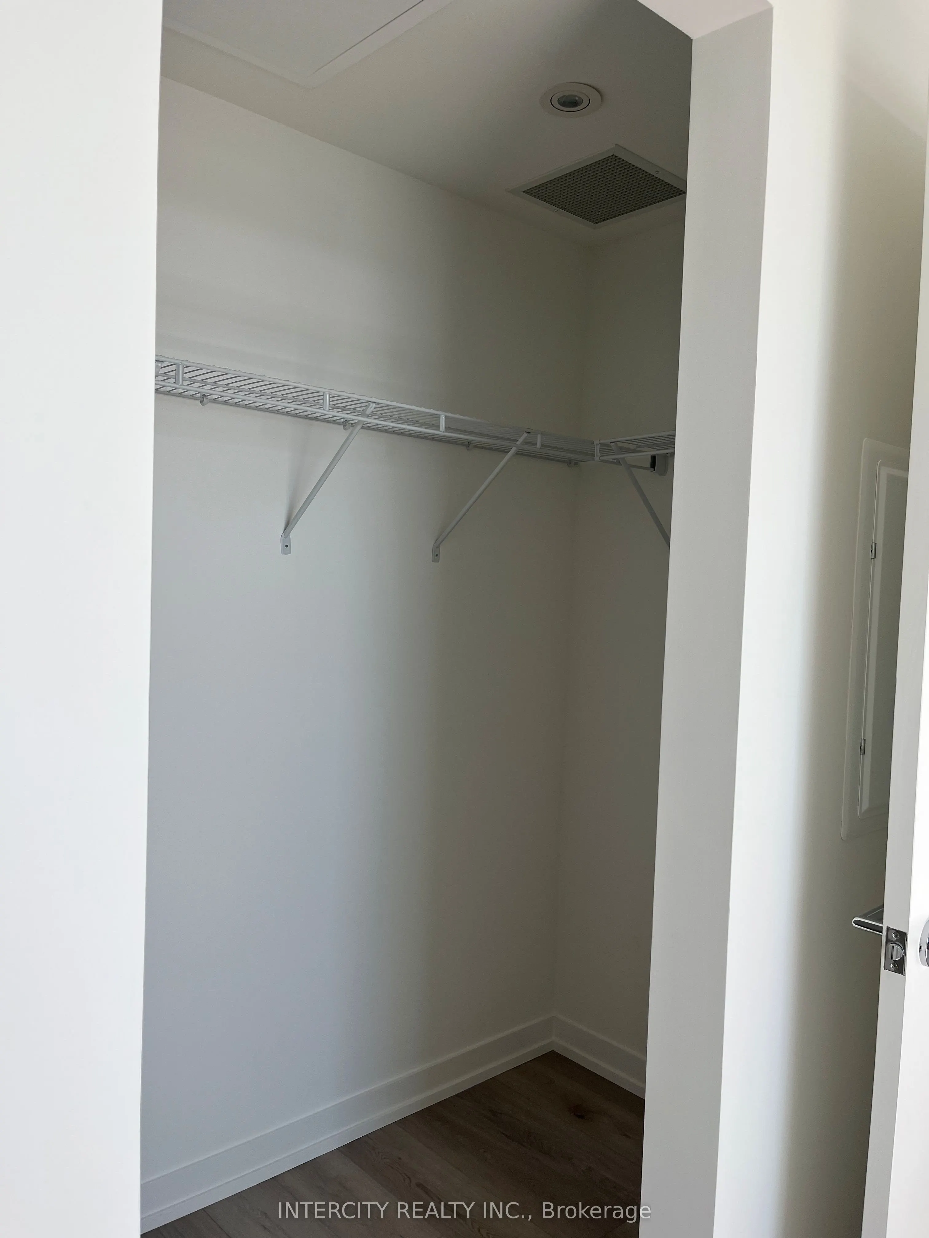 863 St. Clair Avenue W #605