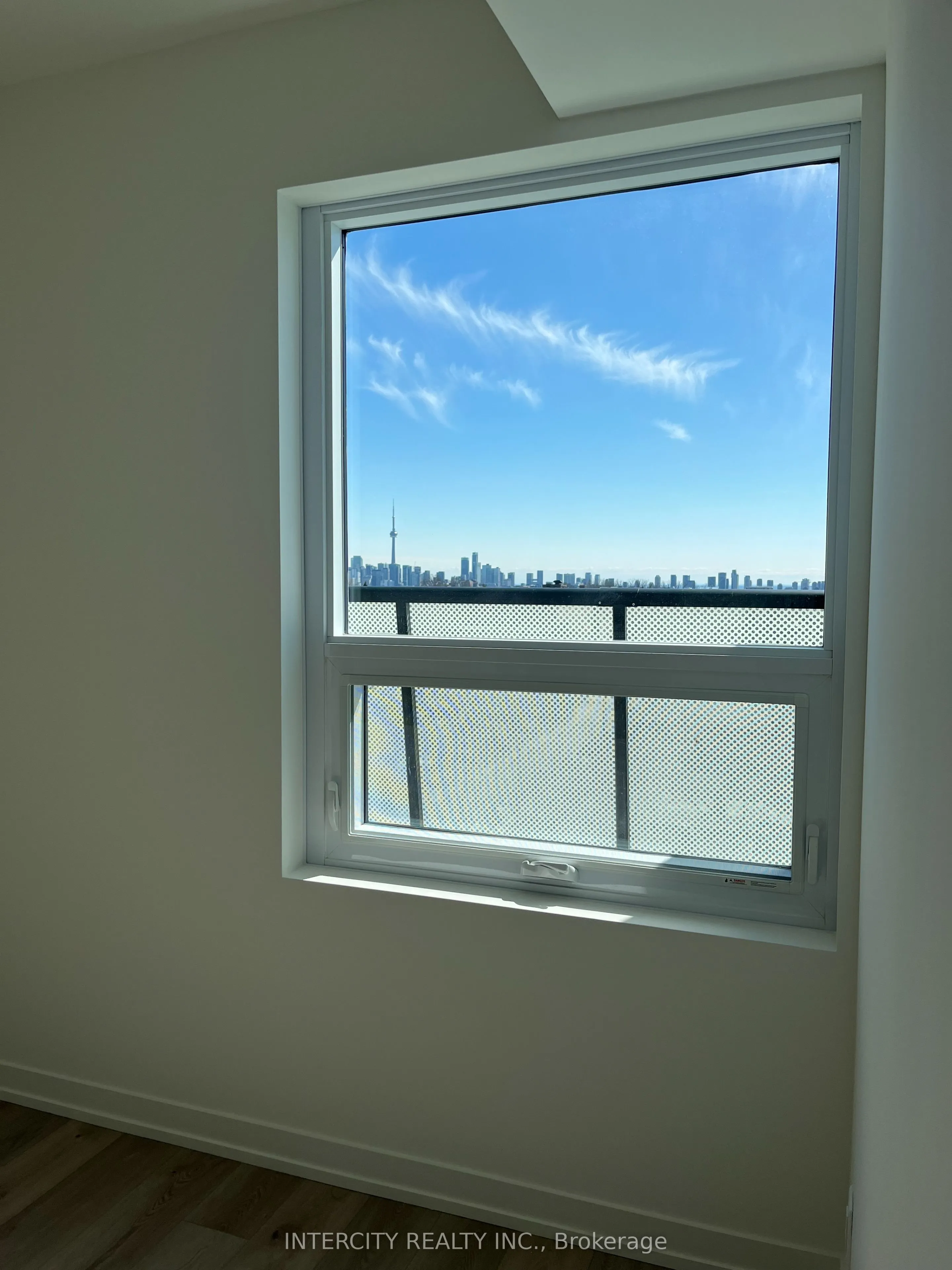 863 St. Clair Avenue W #605